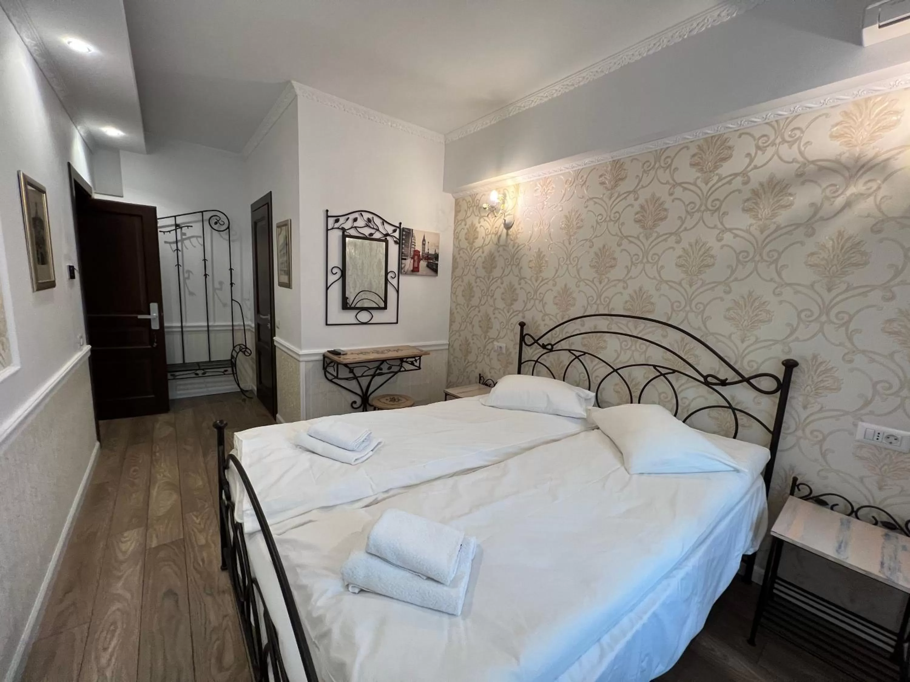 Bed in Hotel Boutique Cathedral Plaza Residences room for rent downtown