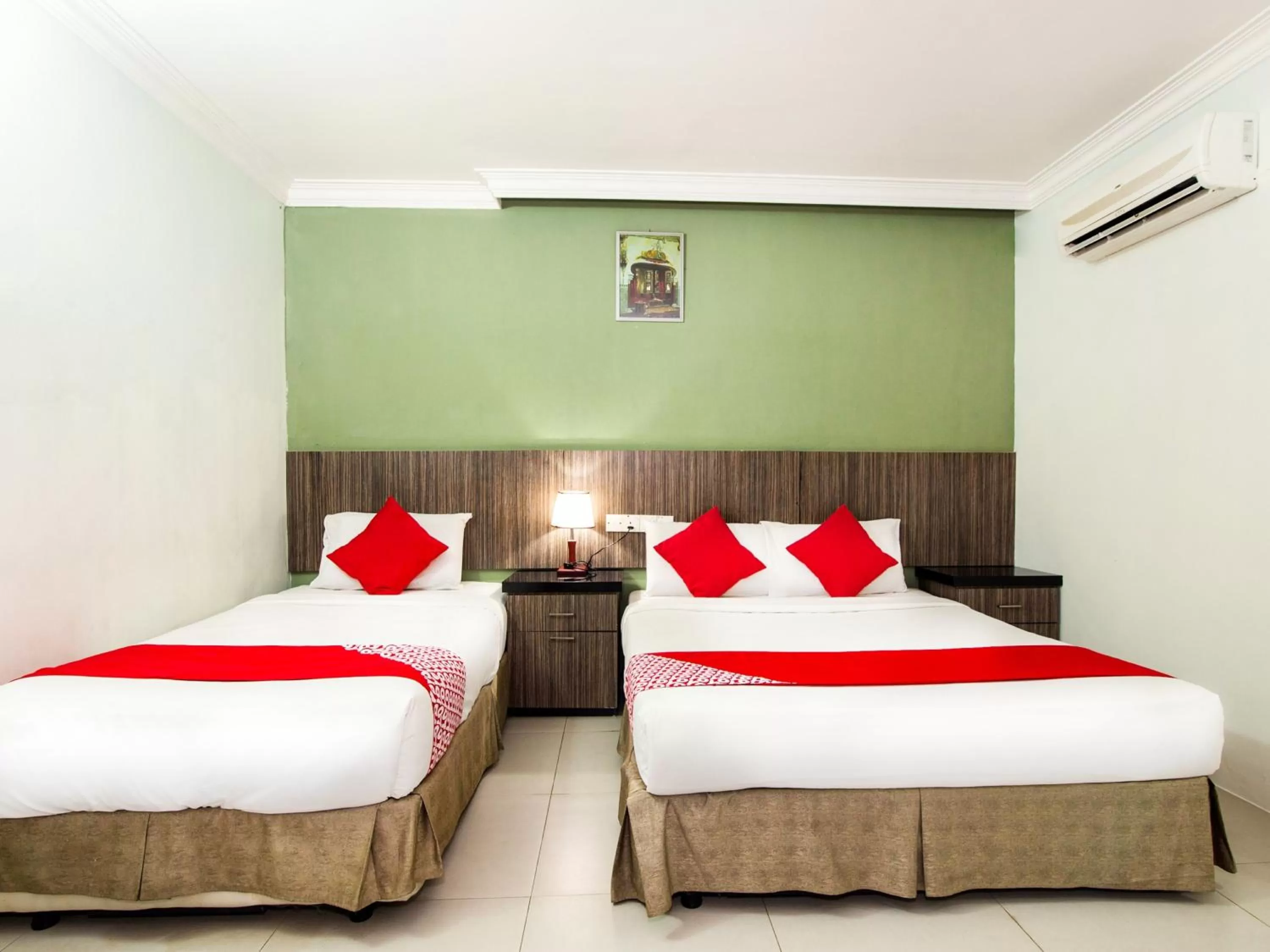 Bedroom, Bed in Crystal City Hotel