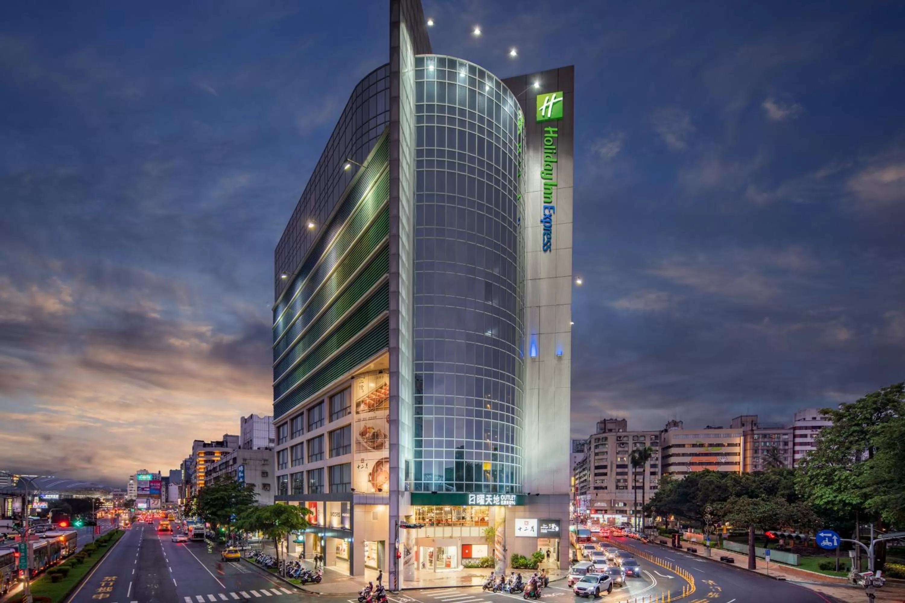 Property building in Holiday Inn Express Taichung Park by IHG