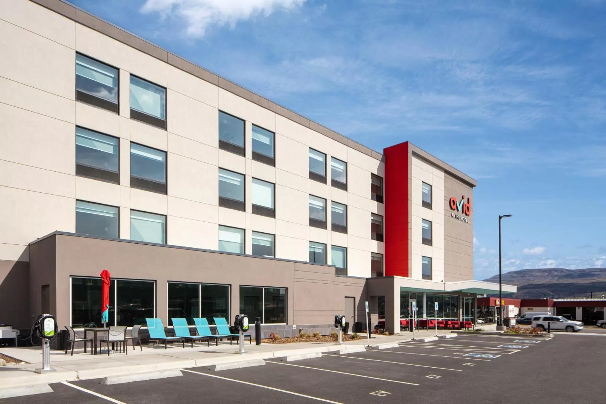 Property building in avid hotel Wenatchee by IHG