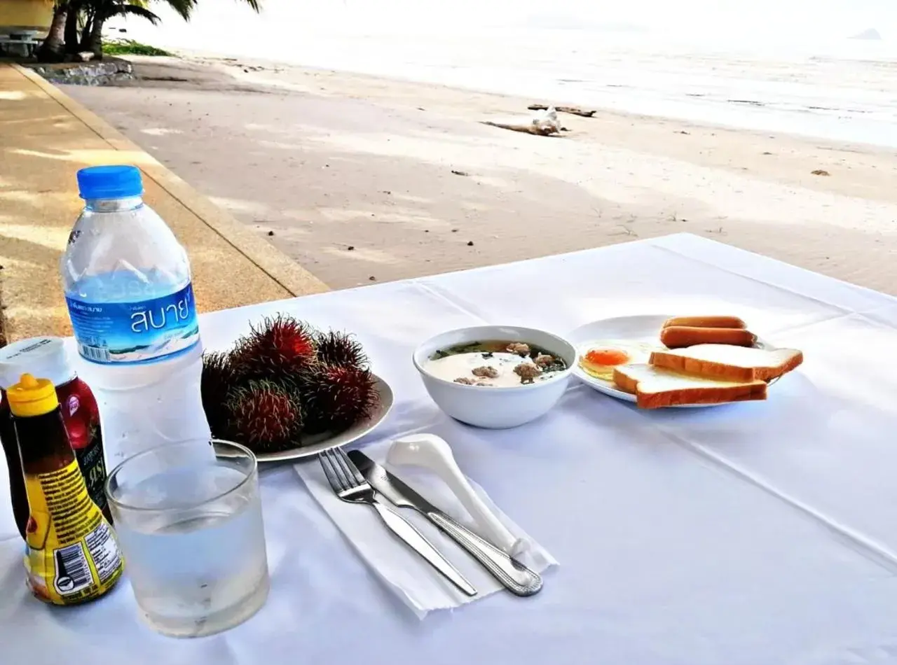 Breakfast in Baan Faa Talay Chan