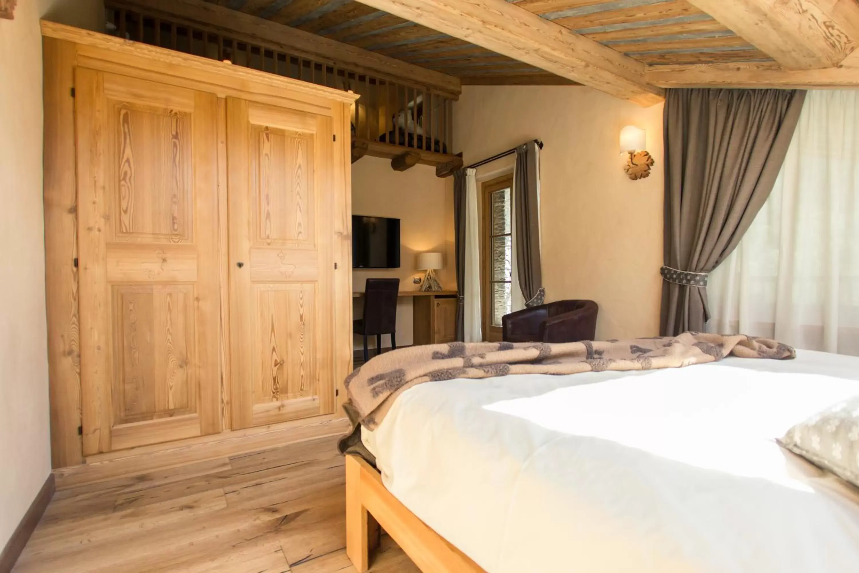 Bedroom, Bed in Hotel Les Montagnards