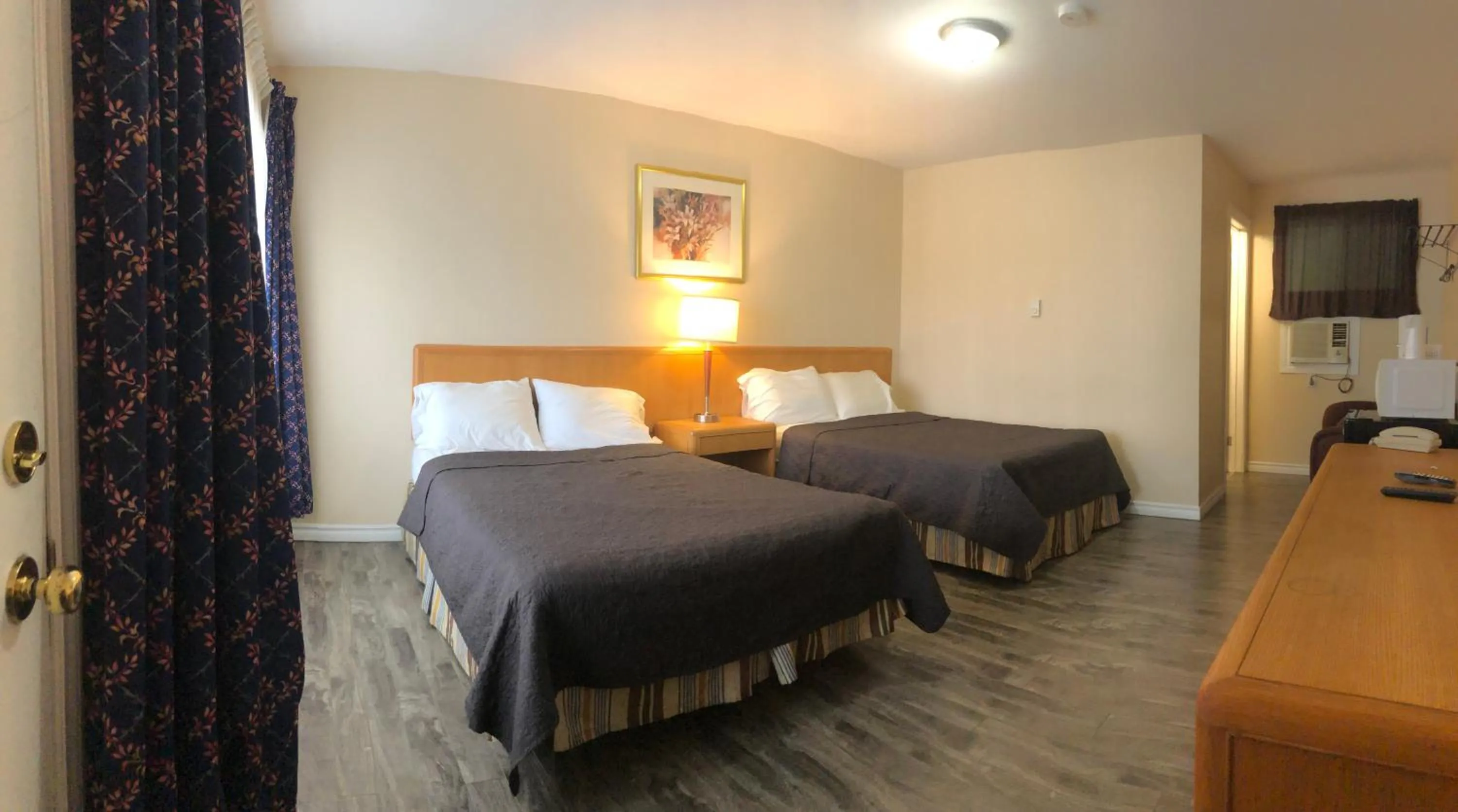 Double Room with Two Double Beds in Guest Inn Motel
