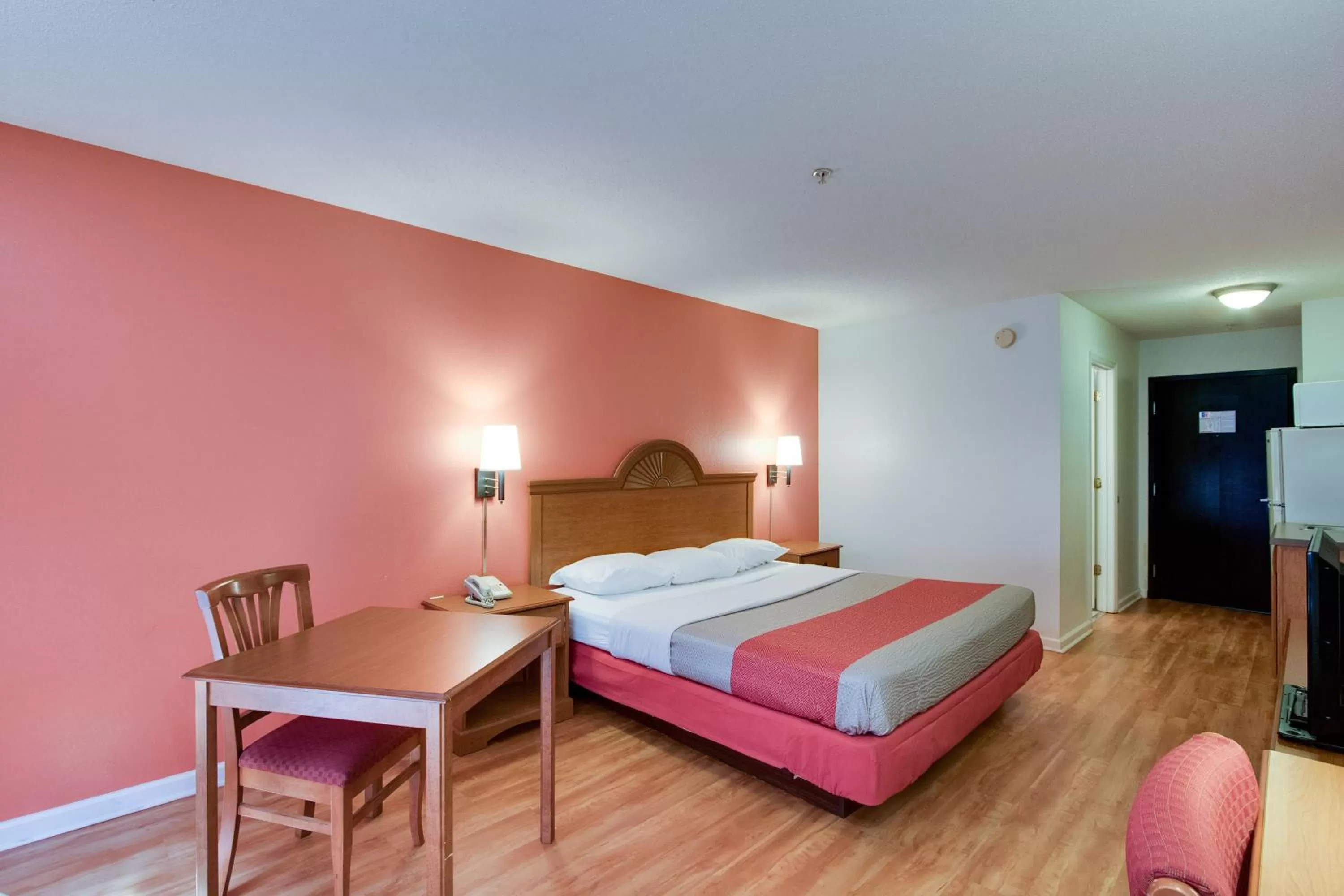 Bedroom, Bed in Motel 6-Hinesville, GA