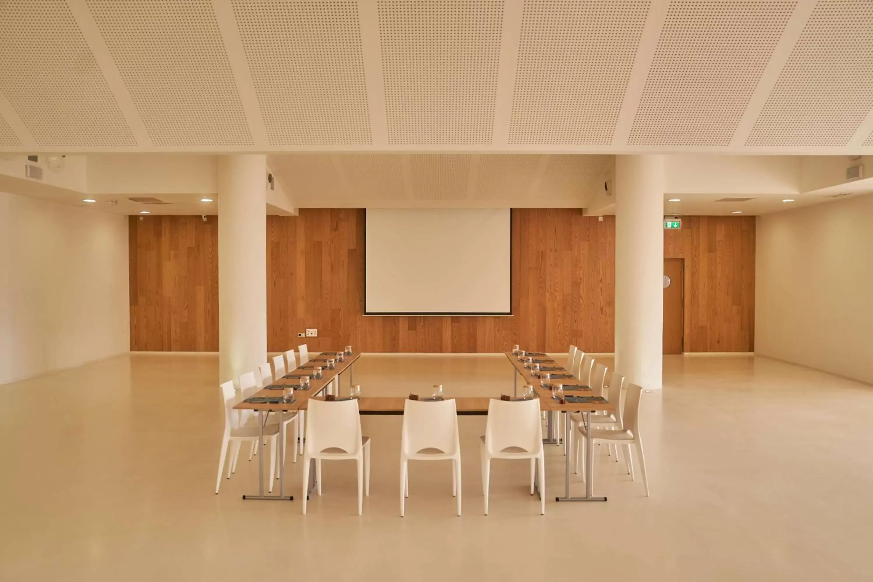 Meeting/conference room in Higuerón Hotel Curio Collection by Hilton