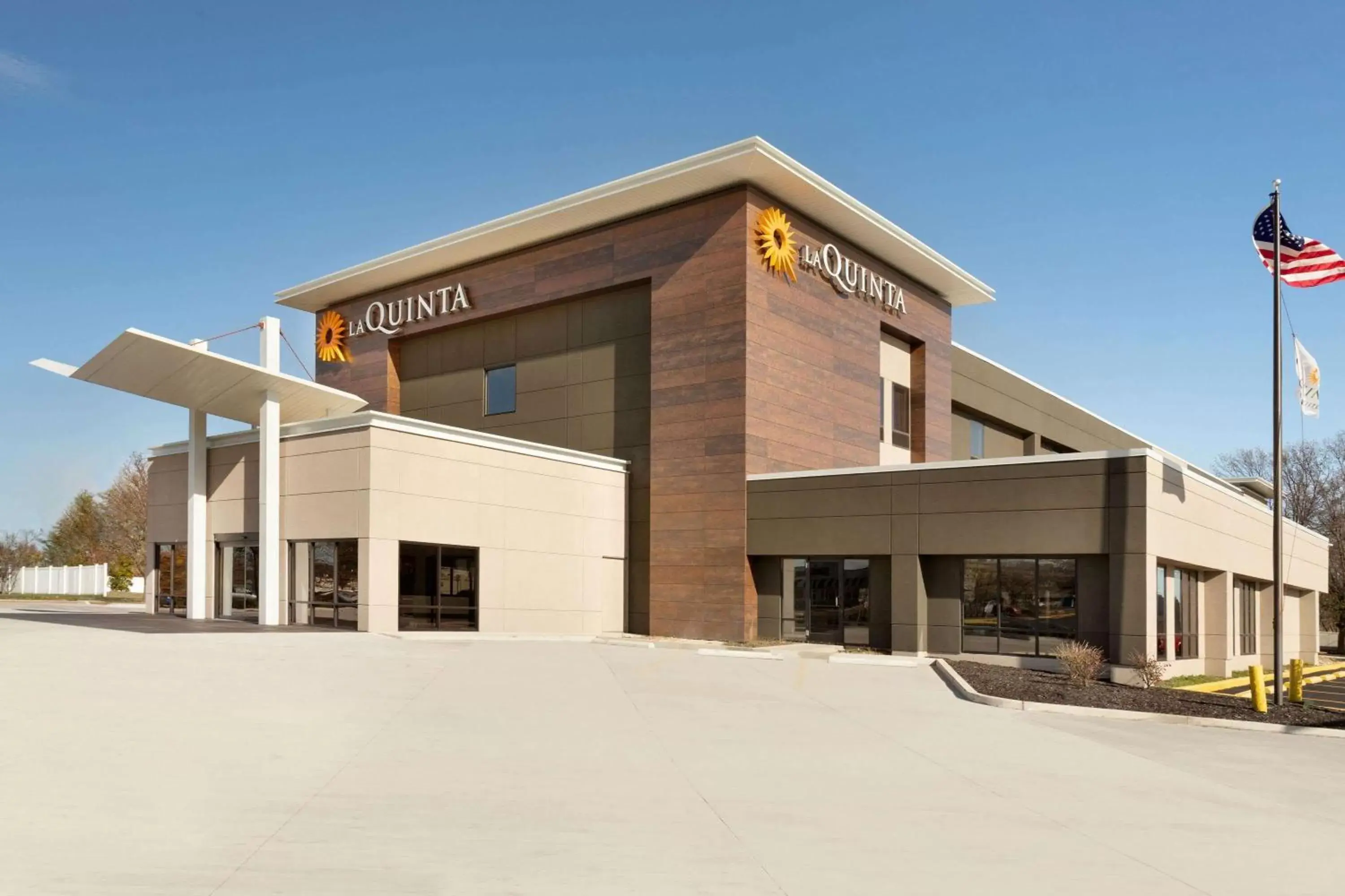 Property building in La Quinta Inn & Suites by Wyndham St Louis Route 66