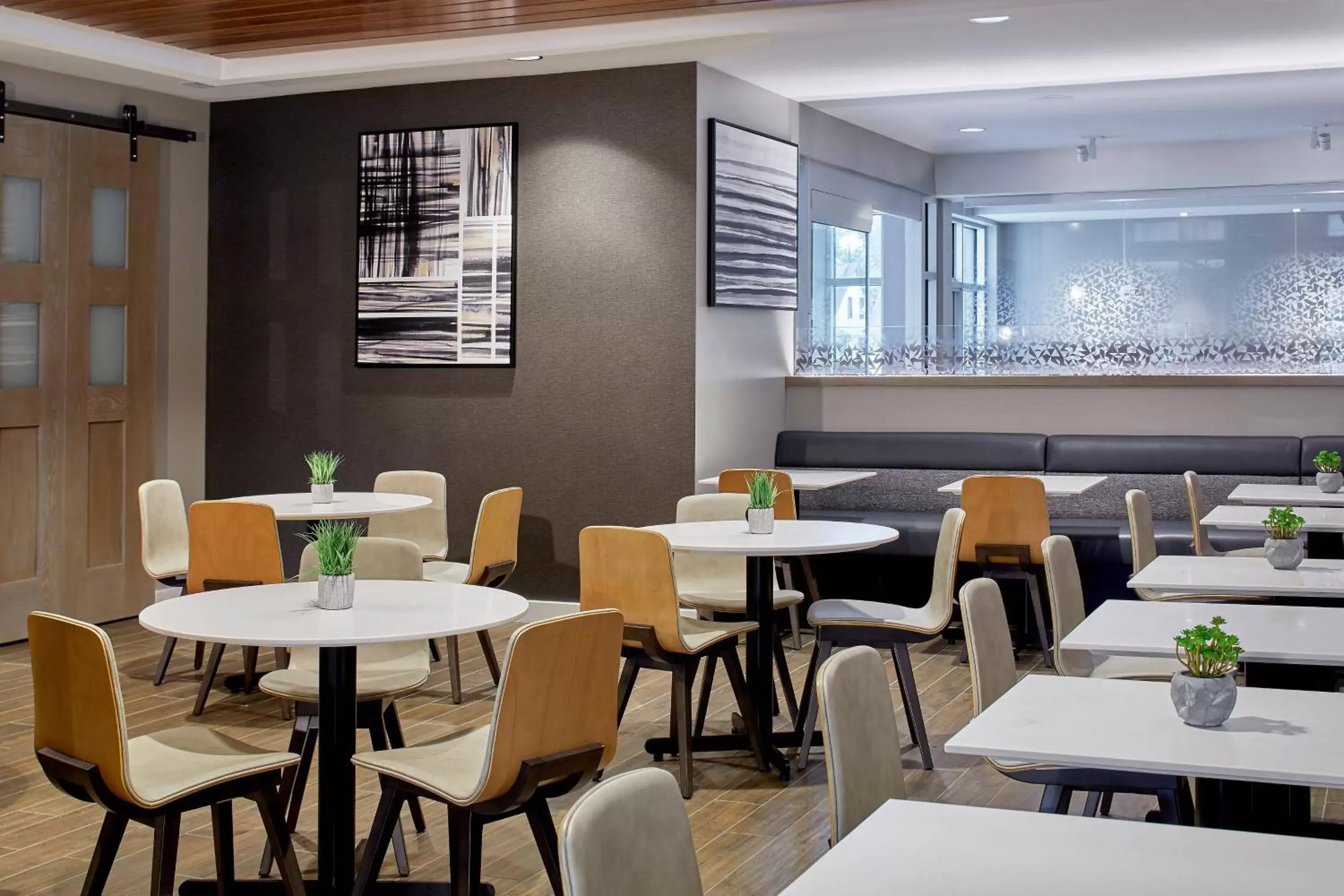 Breakfast, Restaurant/Places to Eat in Residence Inn by Marriott Cleveland University Circle/Medical Center