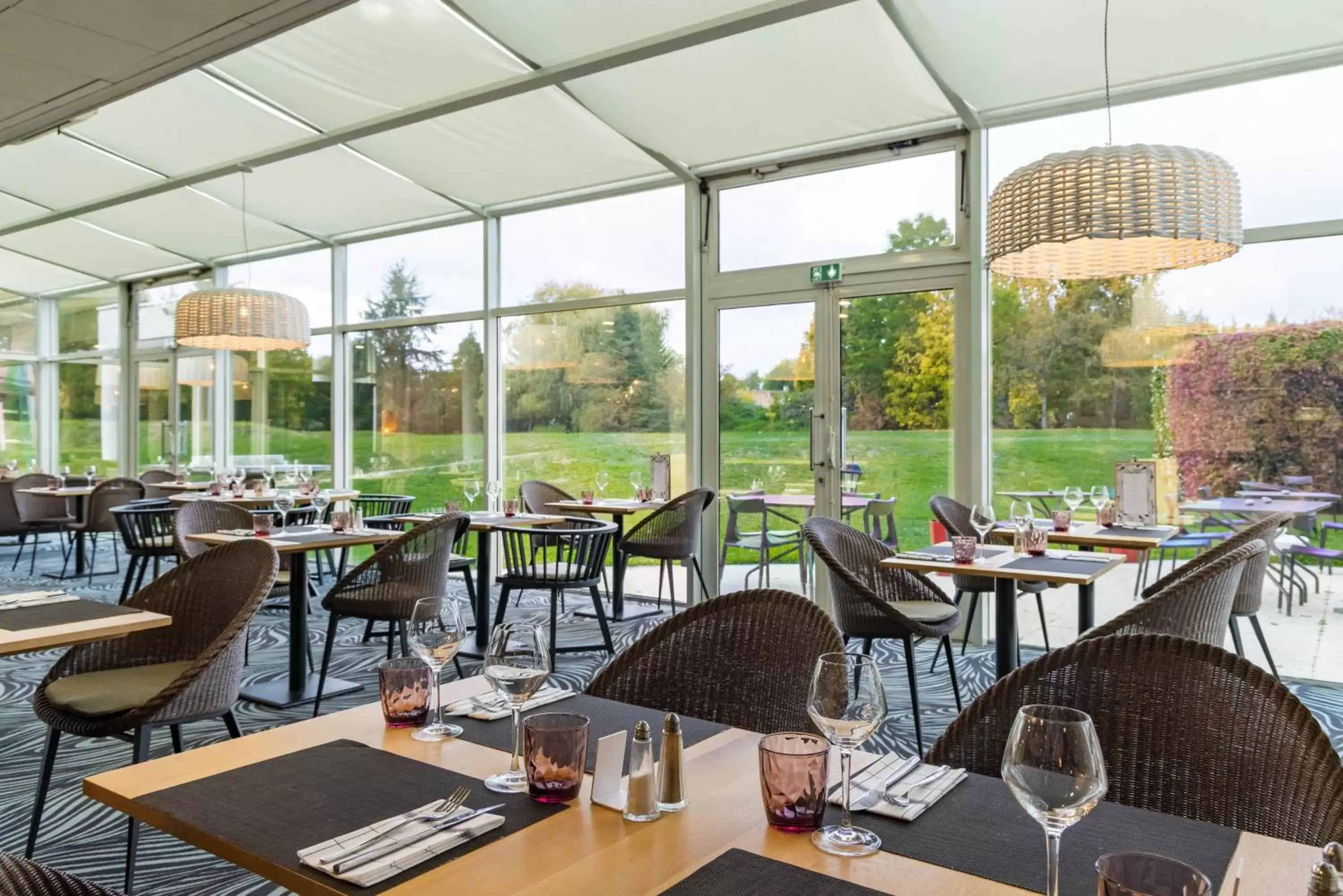Restaurant/Places to Eat in Novotel Senart Golf De Greenparc