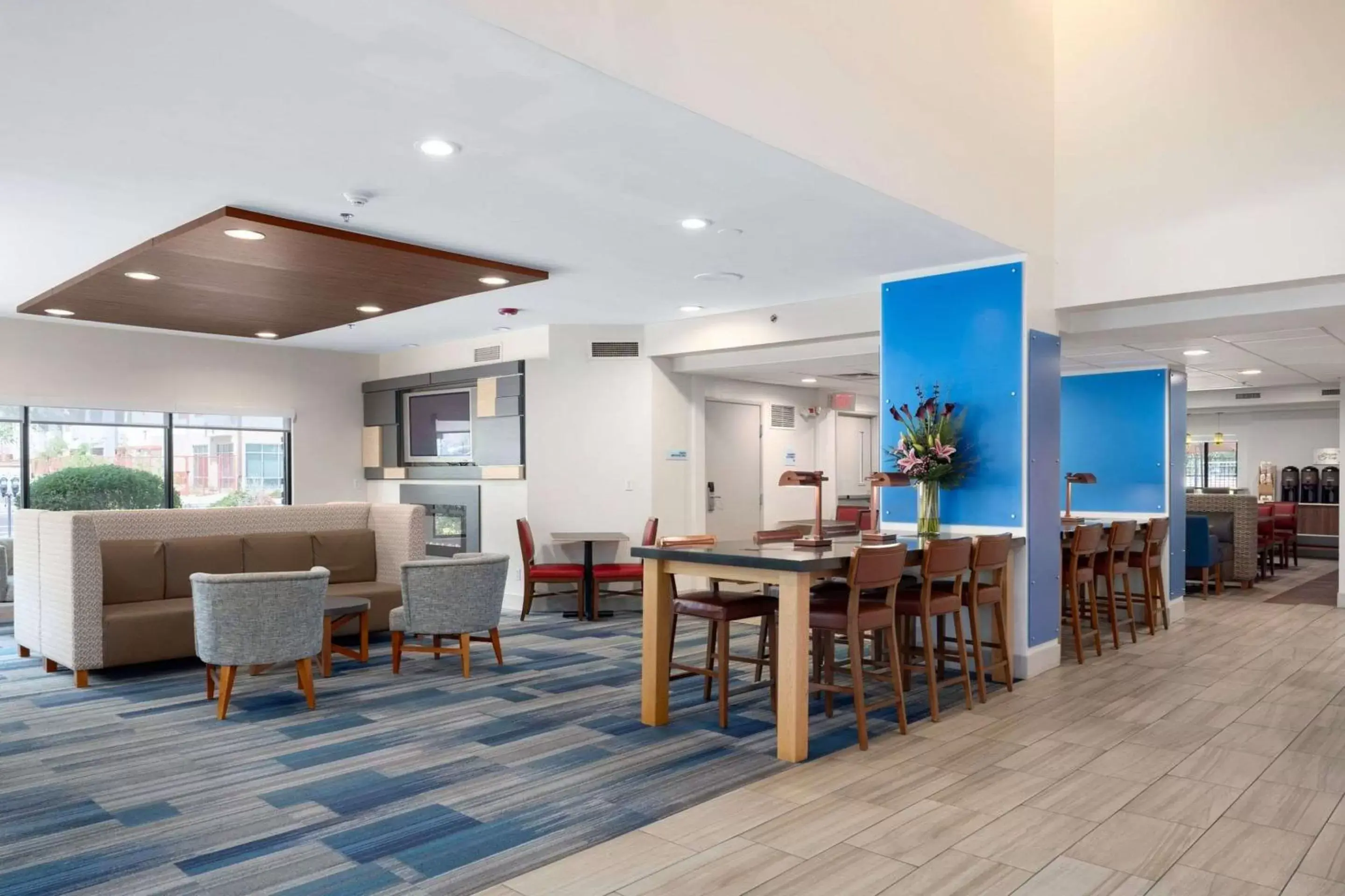 Lobby or reception, Restaurant/Places to Eat in Sleep Inn & Suites Tempe ASU Campus