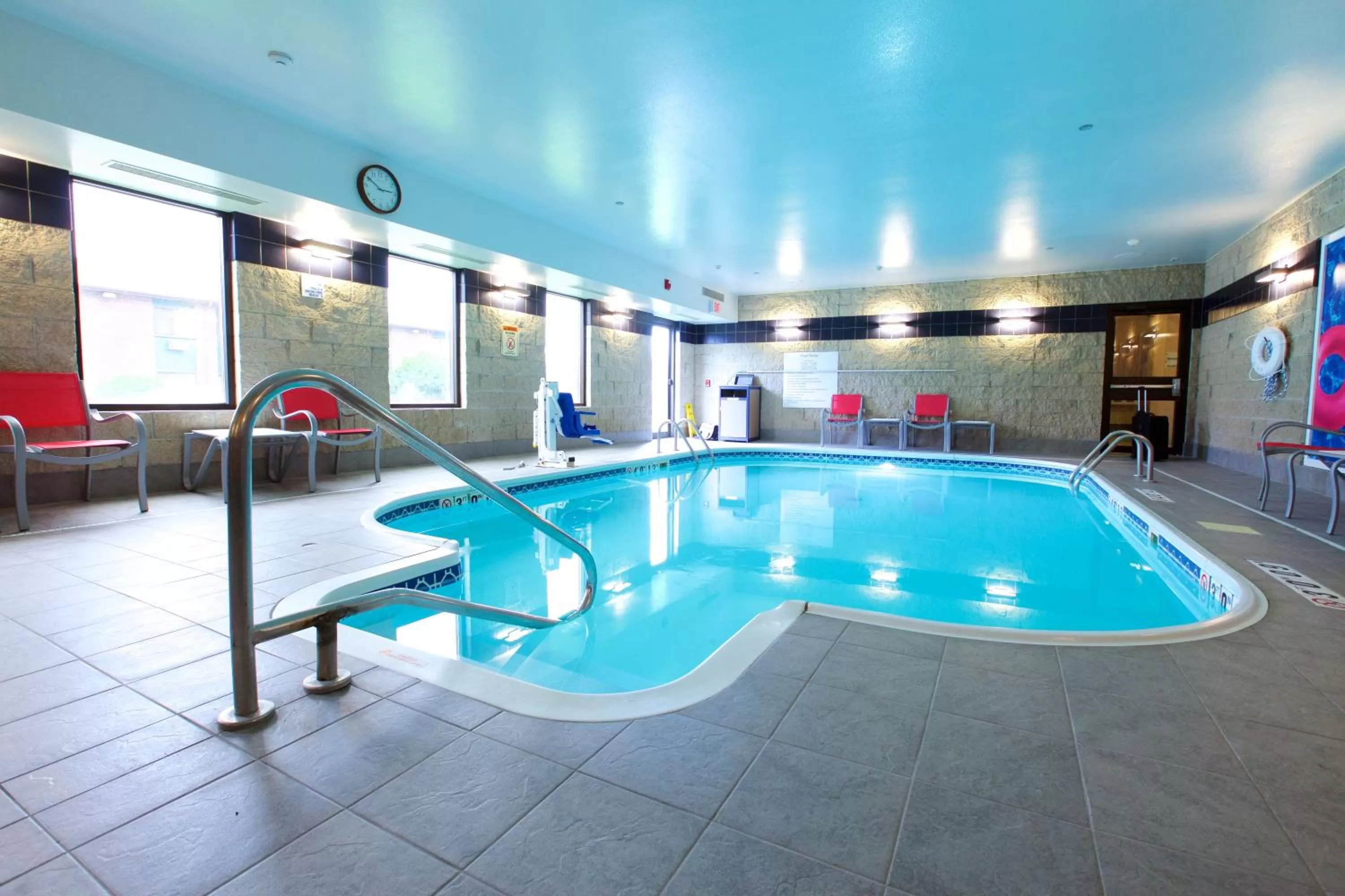 Swimming pool in Holiday Inn Express Fargo - West Acres by IHG