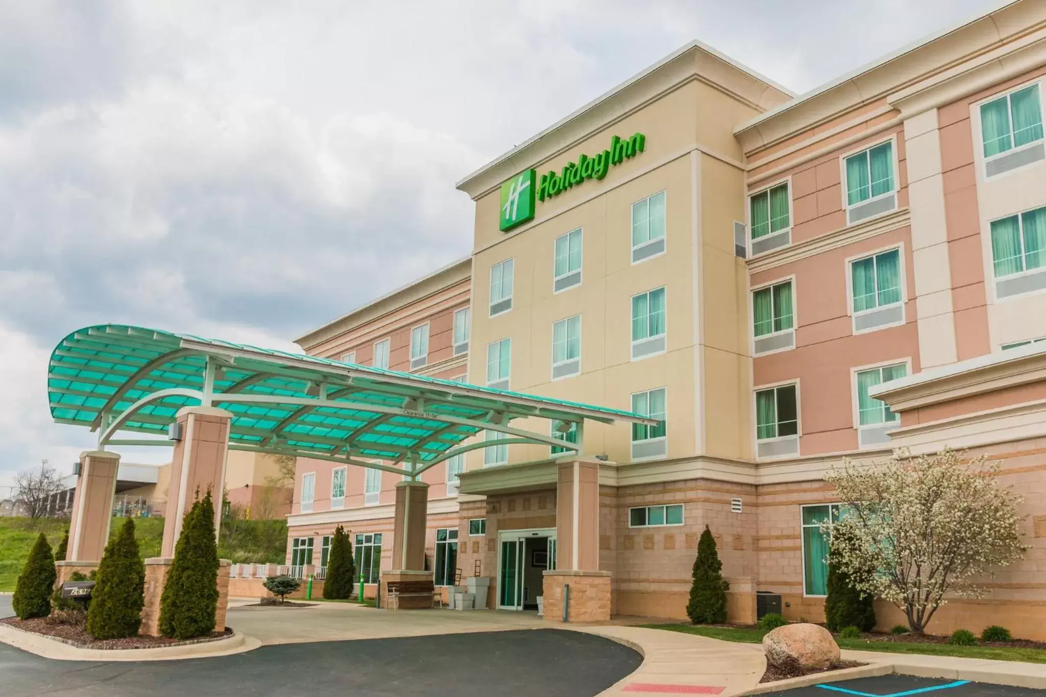 Property Building in Holiday Inn Jackson NW - Airport Road, an IHG Hotel