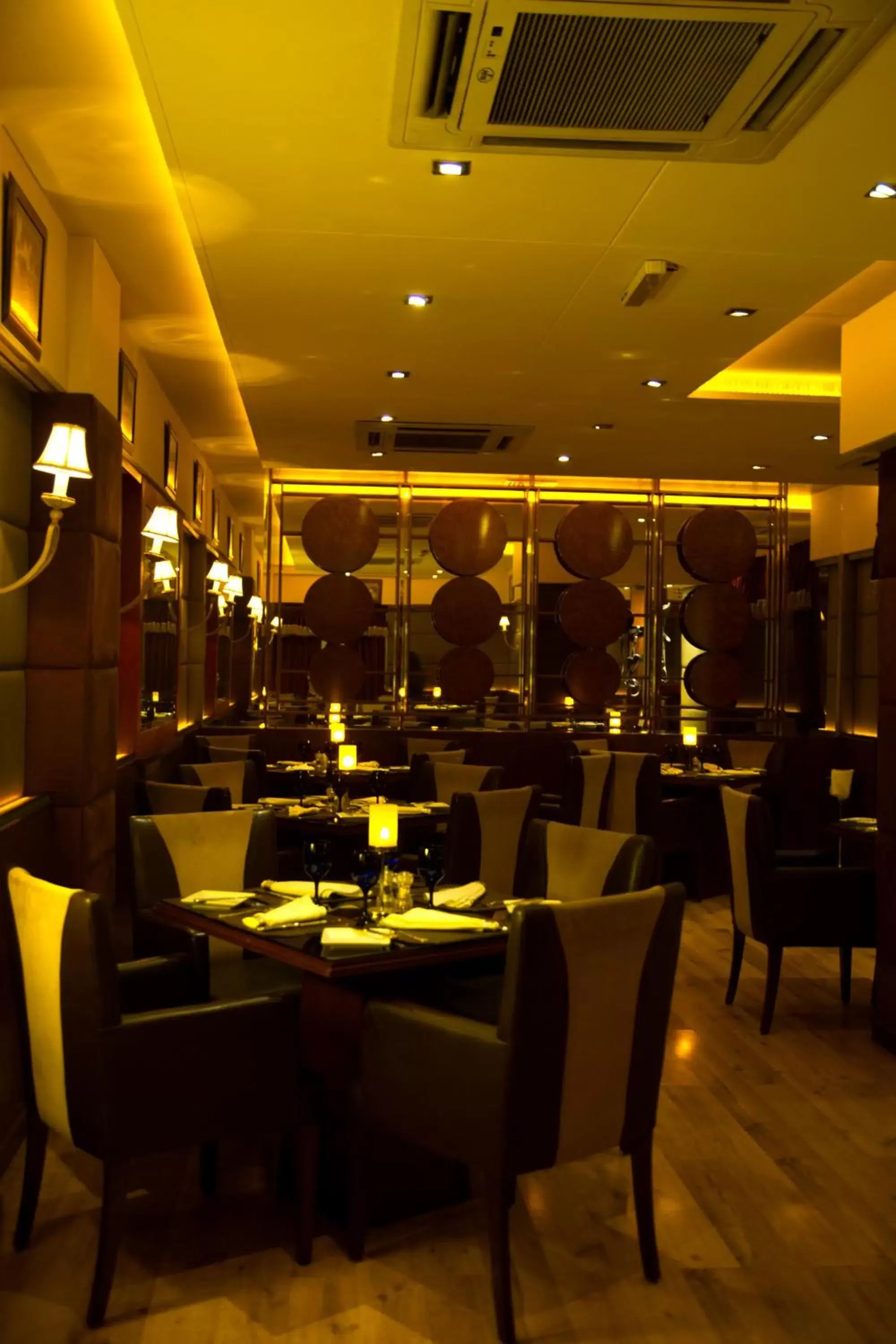 Area and facilities, Restaurant/Places to Eat in Pearl Continental Hotel, Rawalpindi