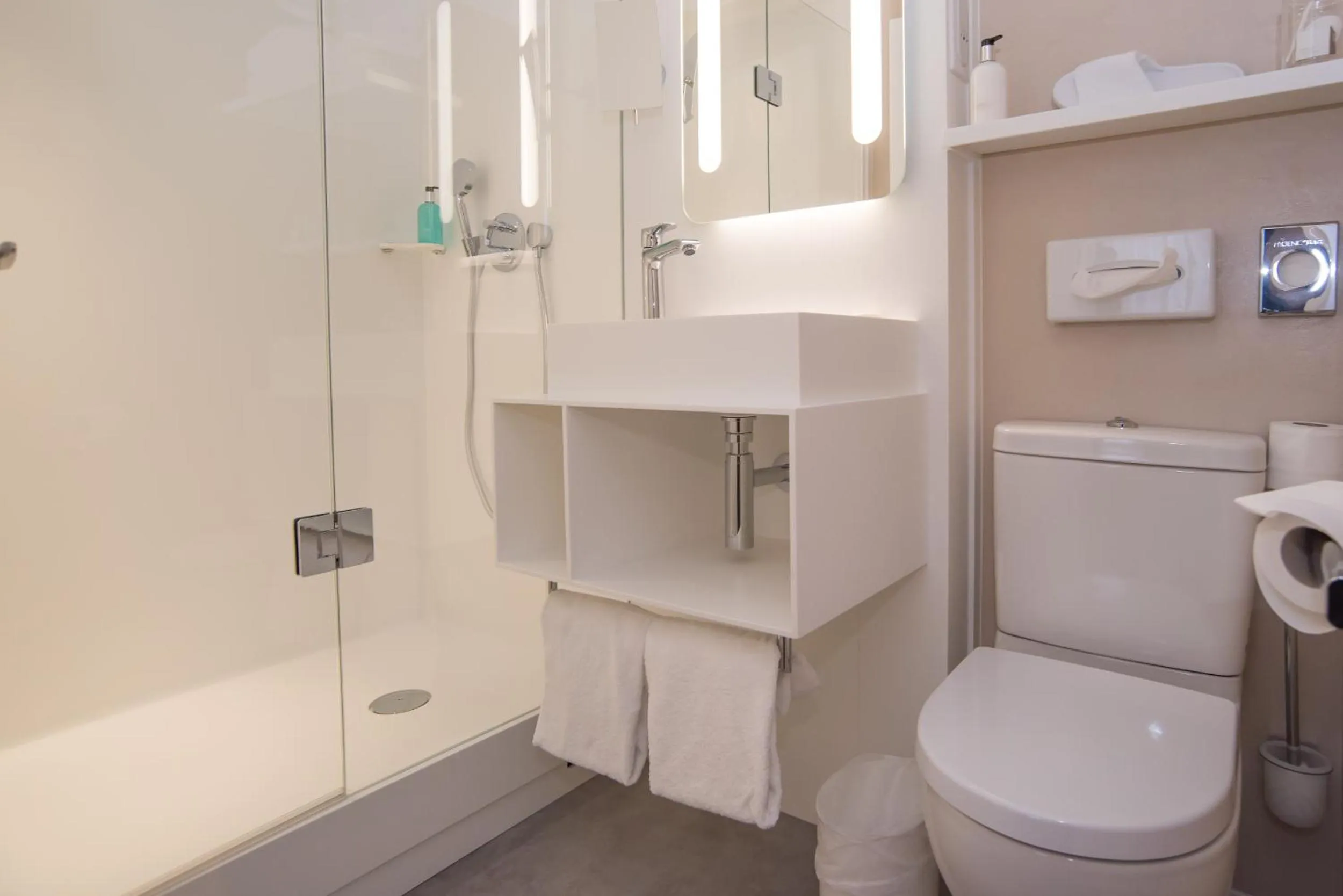 Bathroom in Hotel America