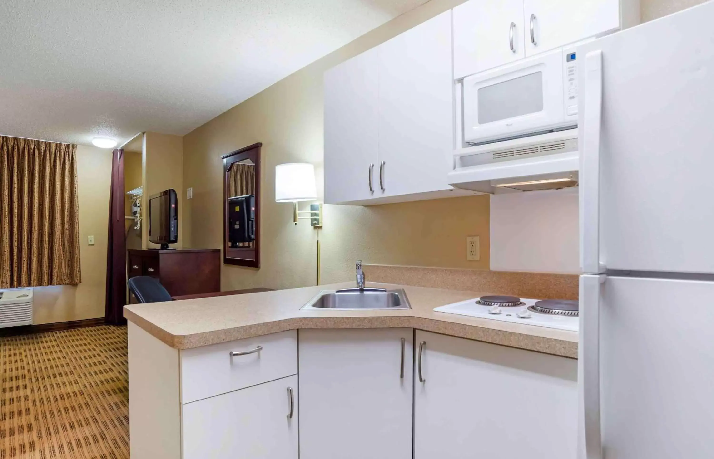 Bedroom, Kitchen/Kitchenette in Extended Stay America Suites - New Orleans - Metairie