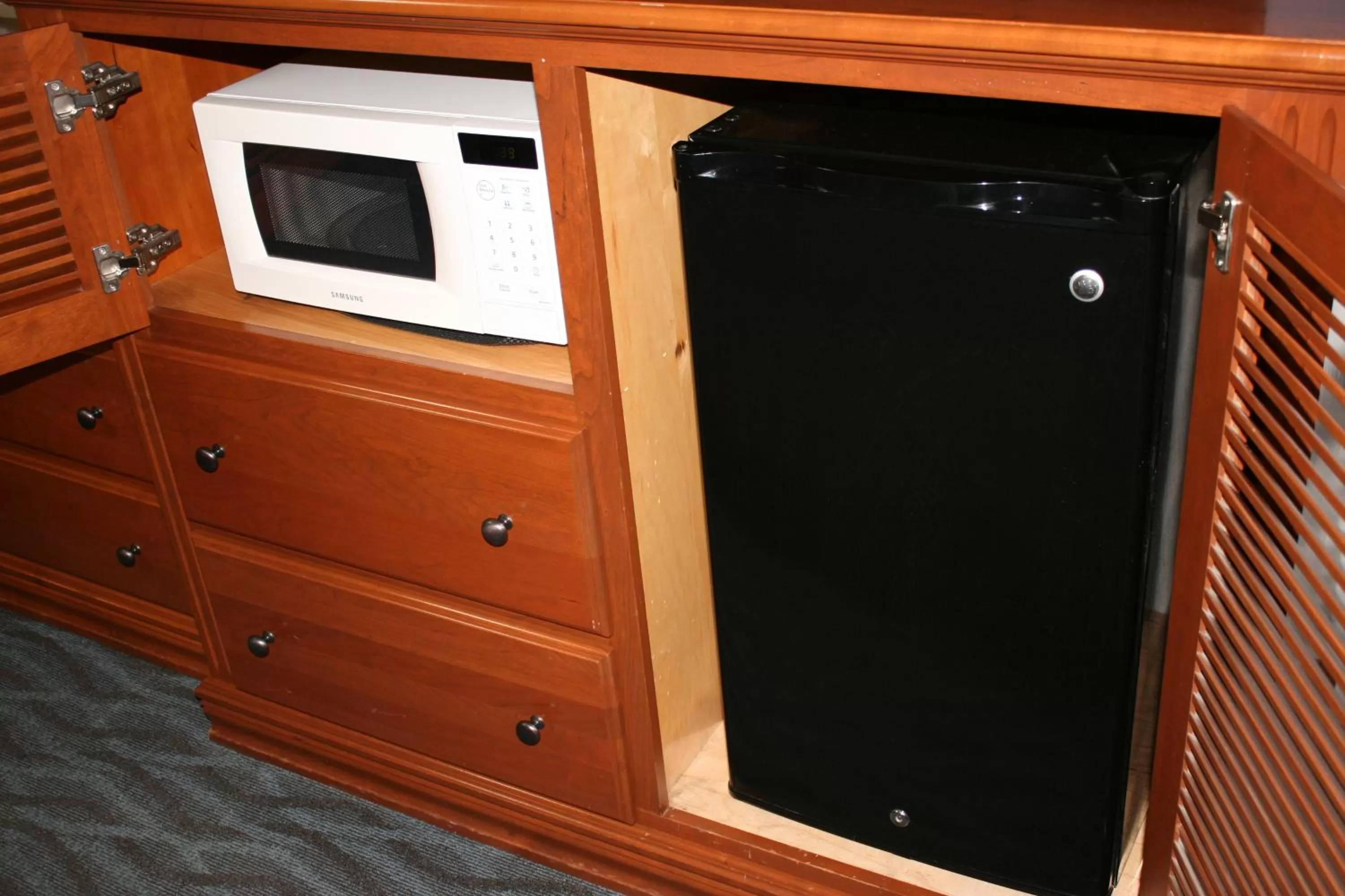 Kitchen or kitchenette in Avenue Inn & Spa