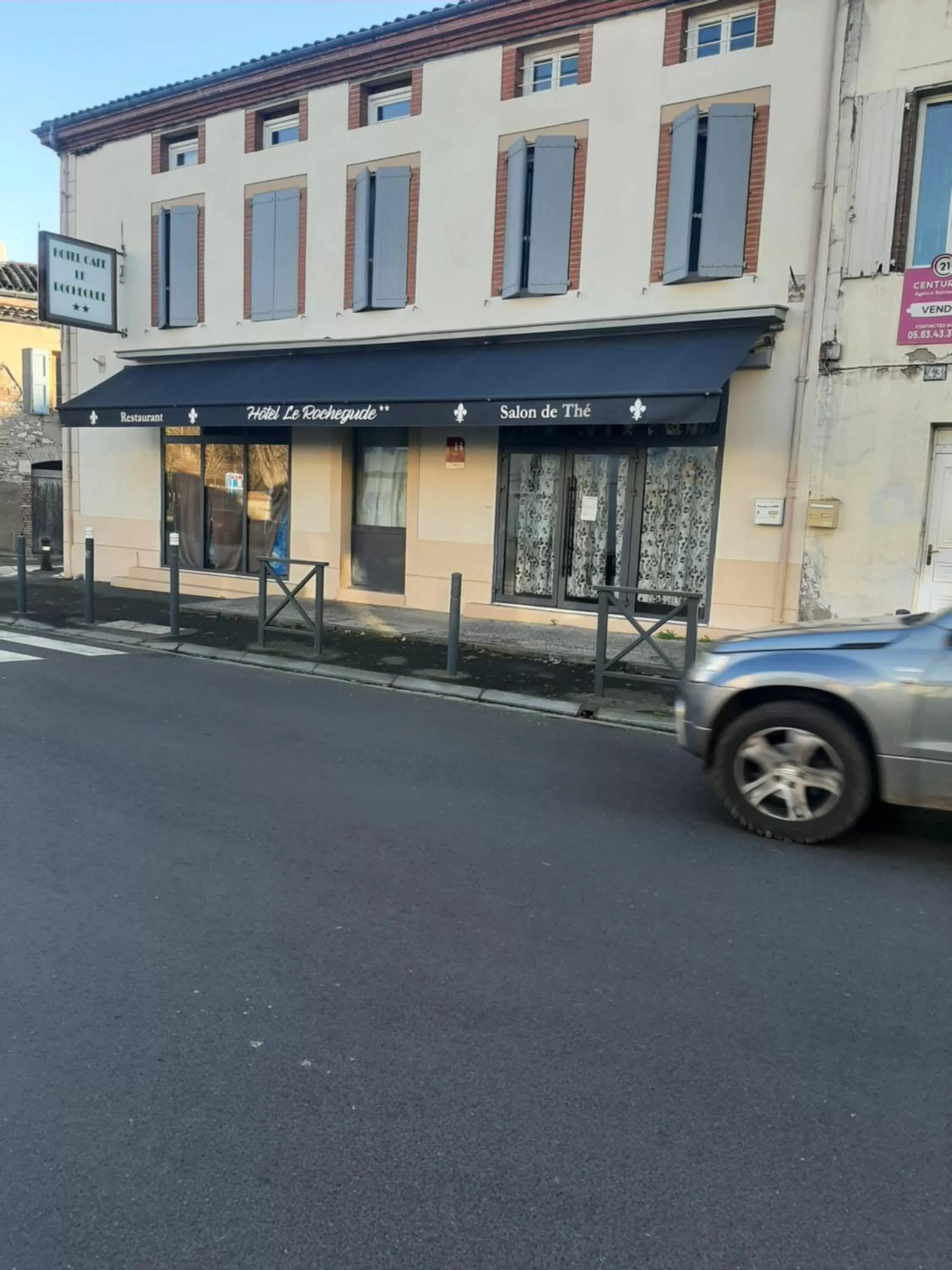 Property building in Hotel Le Rochegude