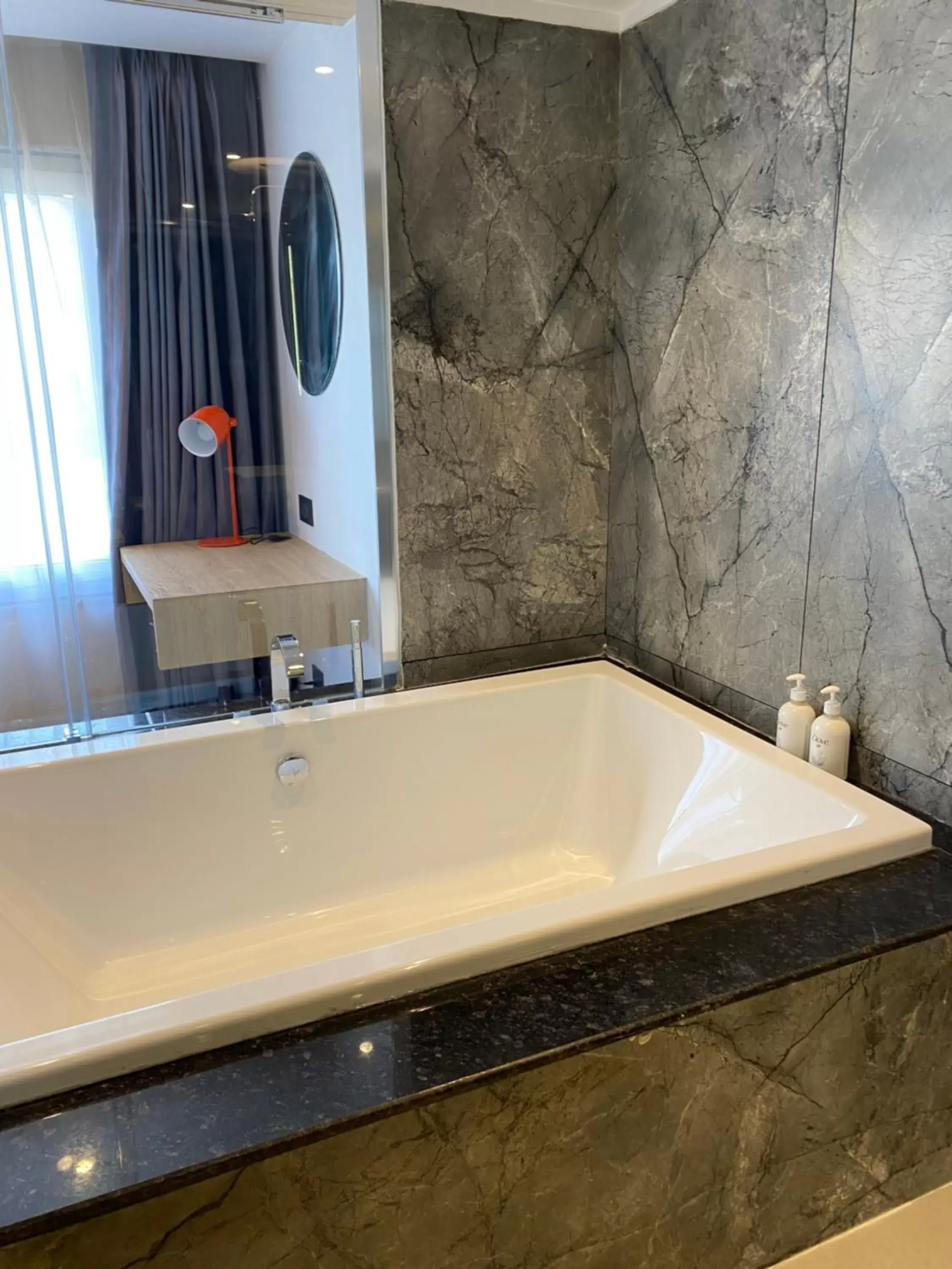 Bath, Bathroom in Holiday Inn Express & Suites Jaipur Gopalpura