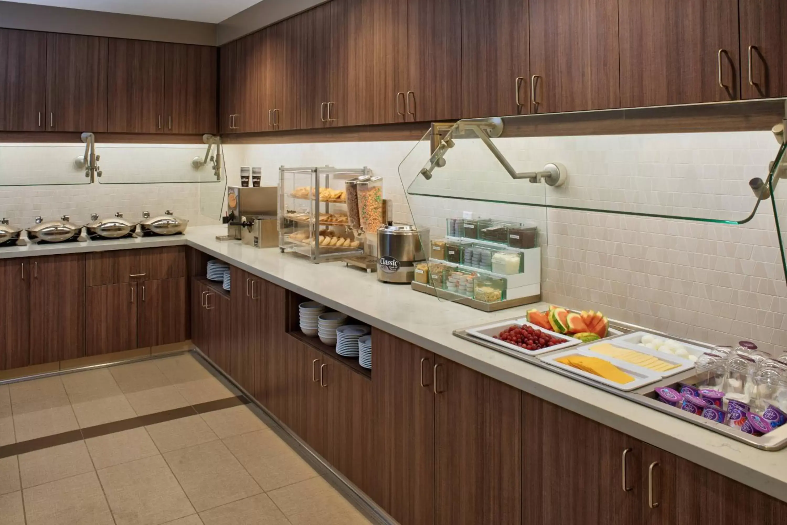 Breakfast, Kitchen/Kitchenette in Residence Inn by Marriott Chicago Bolingbrook