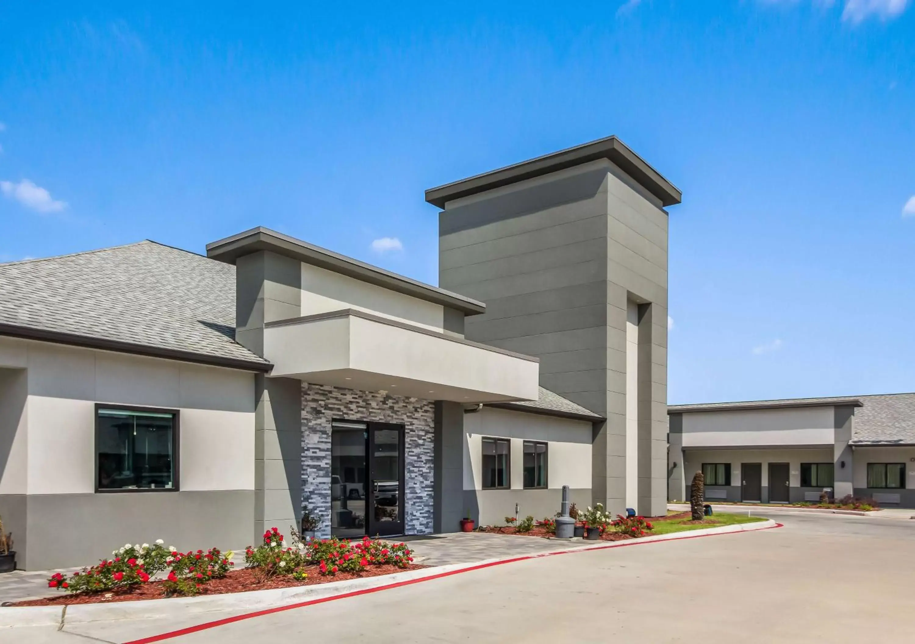 Property building in Studio 6 Deer Park, Tx Property building in Studio 6 Deer Park, Tx