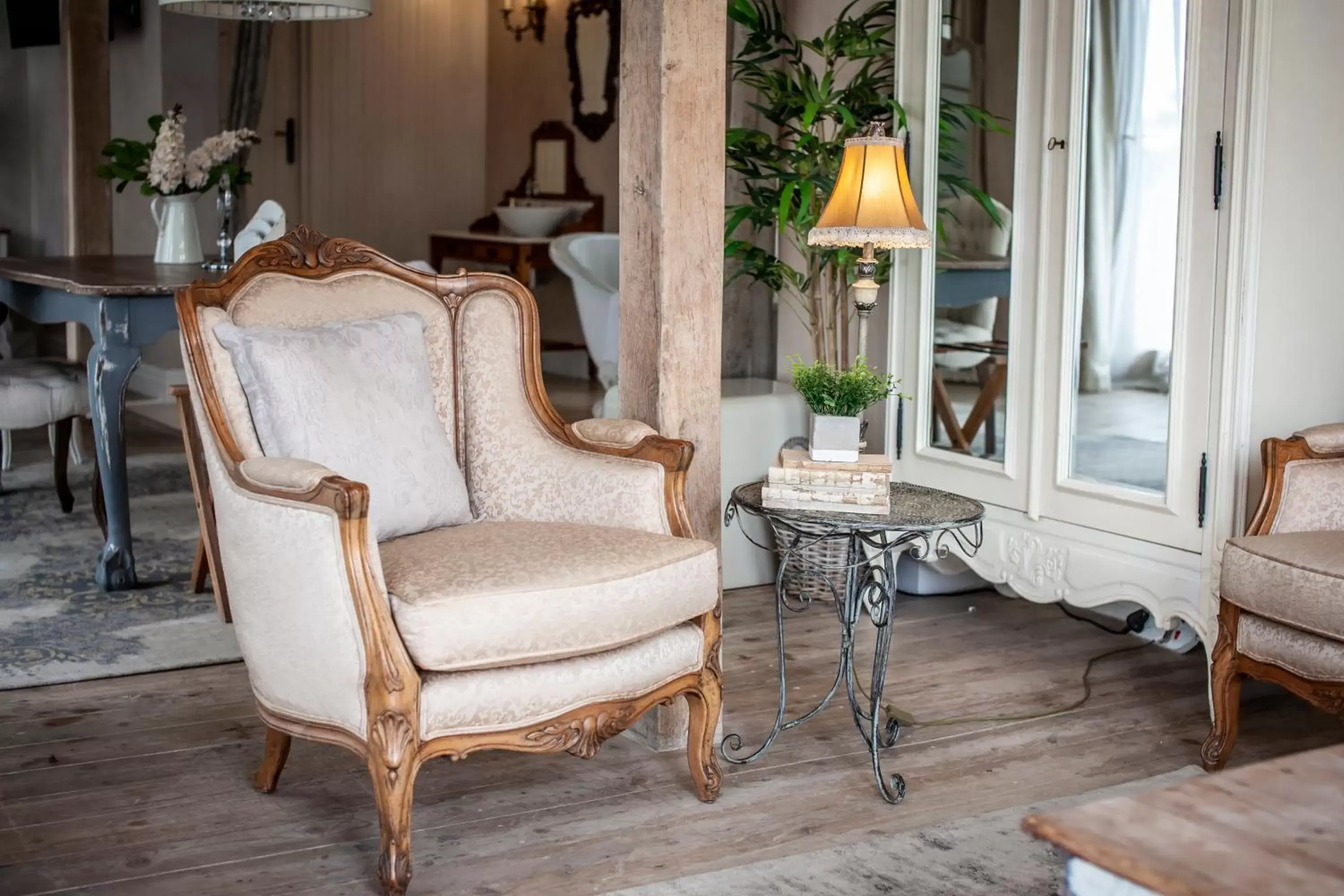 Bedroom, Seating Area in Petite Provence B&B