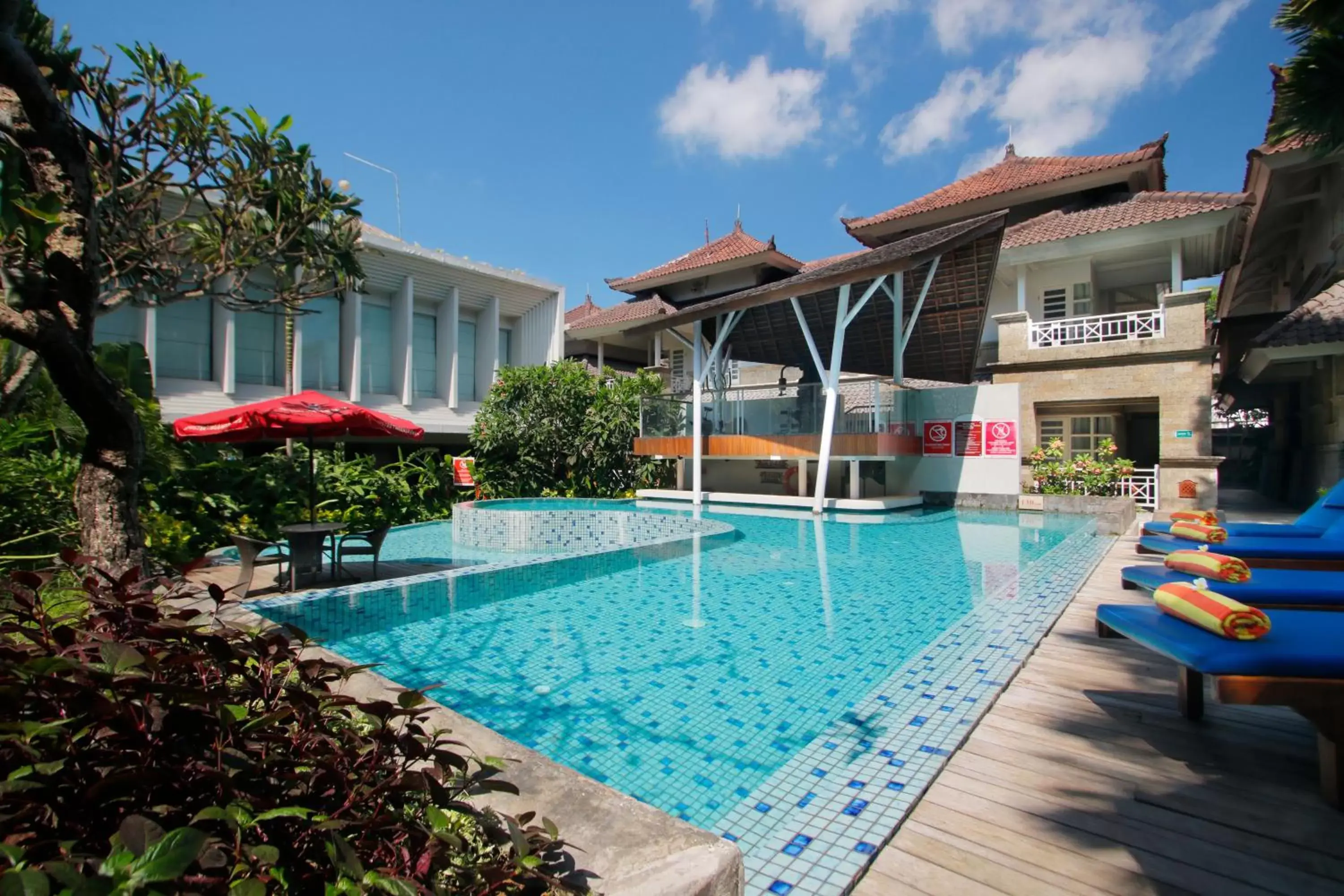 Swimming Pool in The Lerina Hotel Nusa Dua