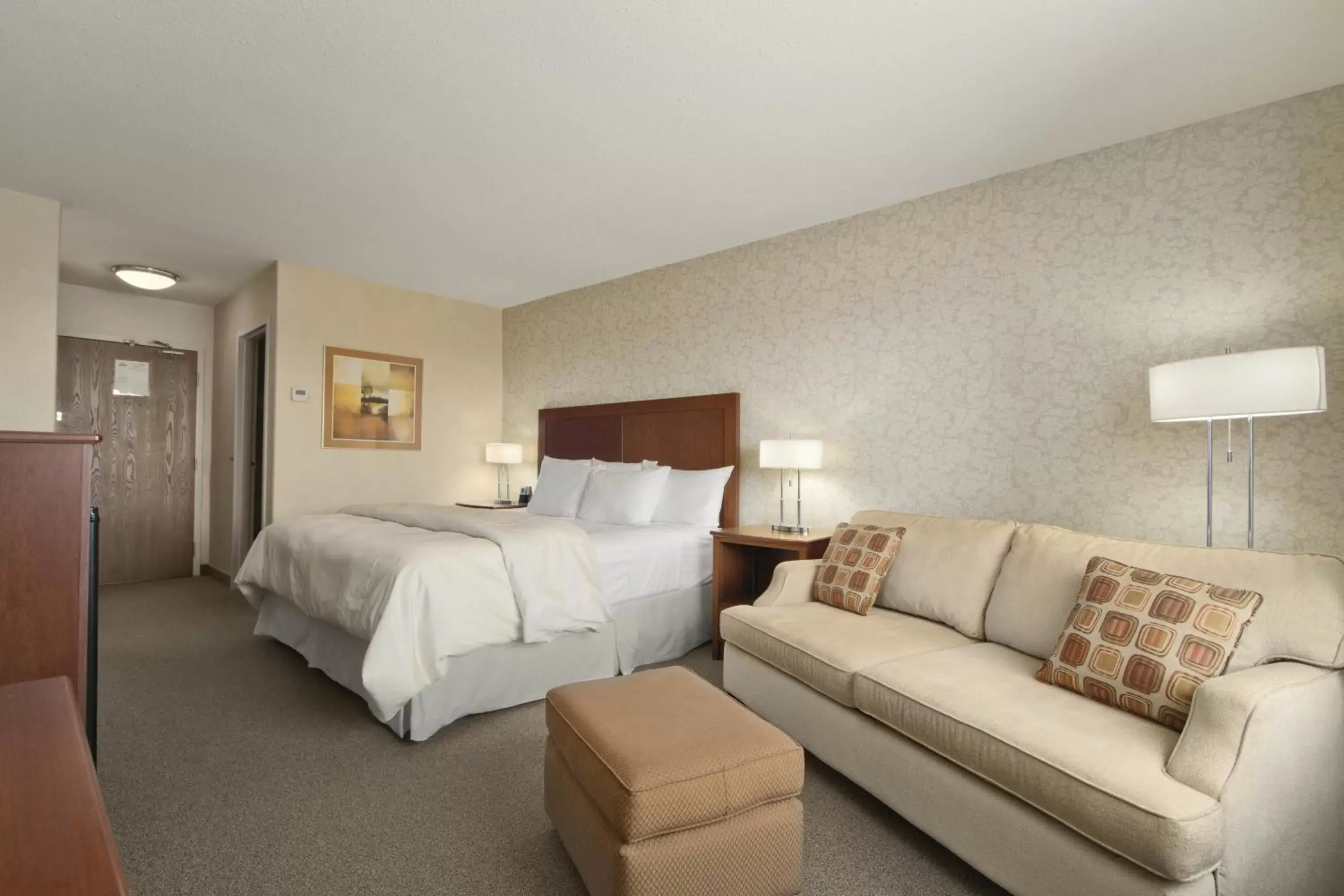 Photo of the whole room, Bed in Days Inn & Suites by Wyndham Brandon