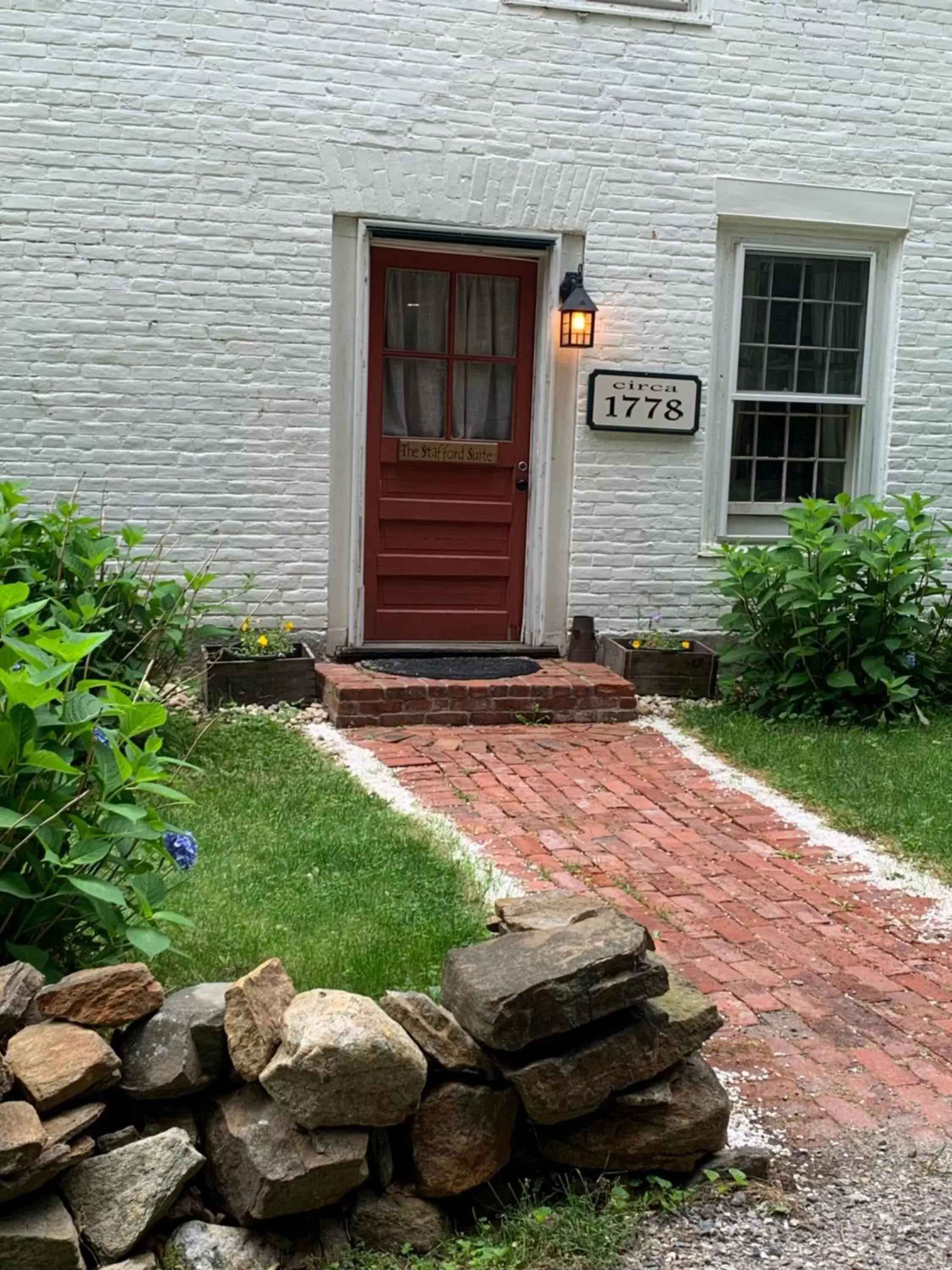 Facade/entrance in Innkeeper's Place B&B