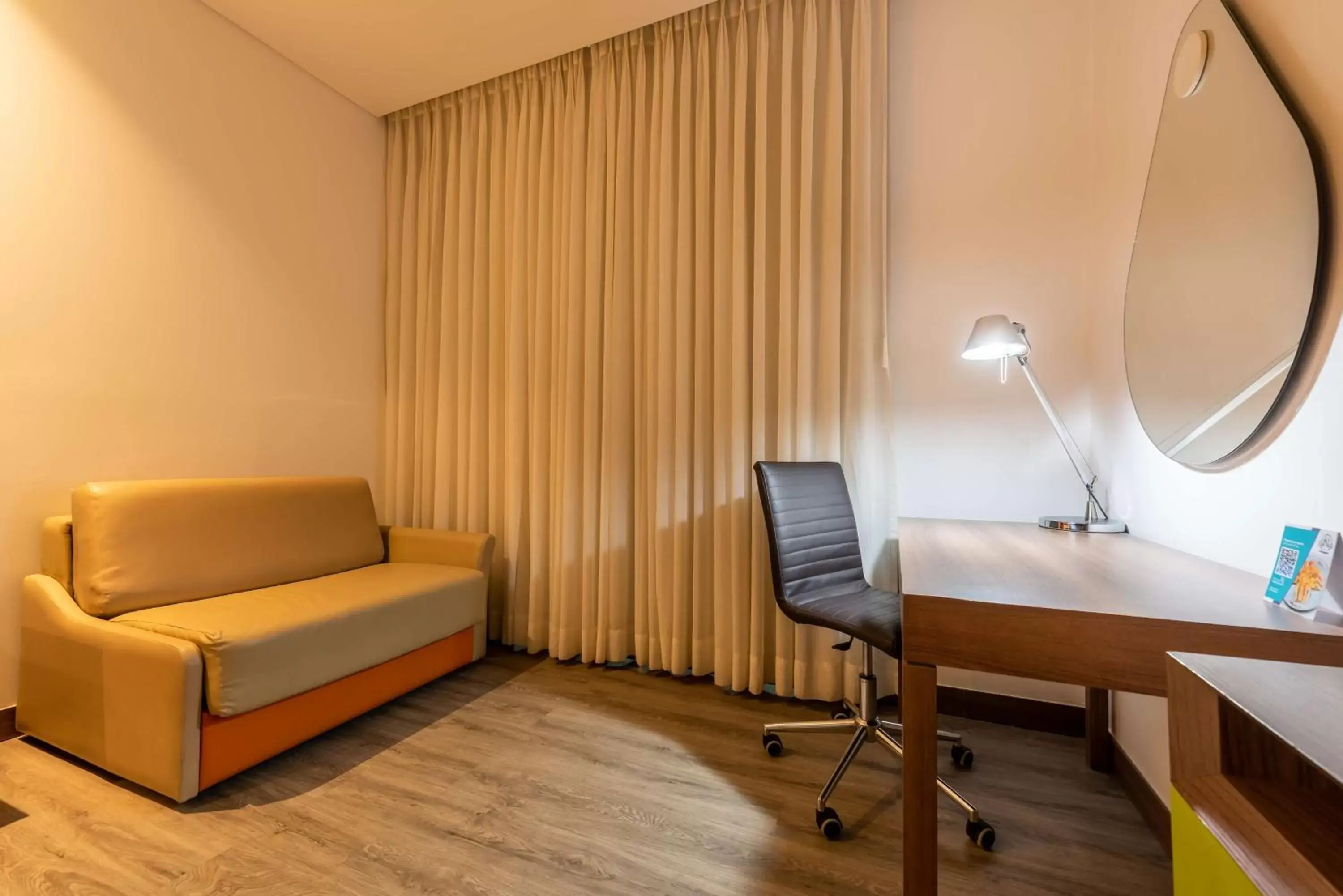 Bedroom, Seating Area in Hampton by Hilton Cartagena