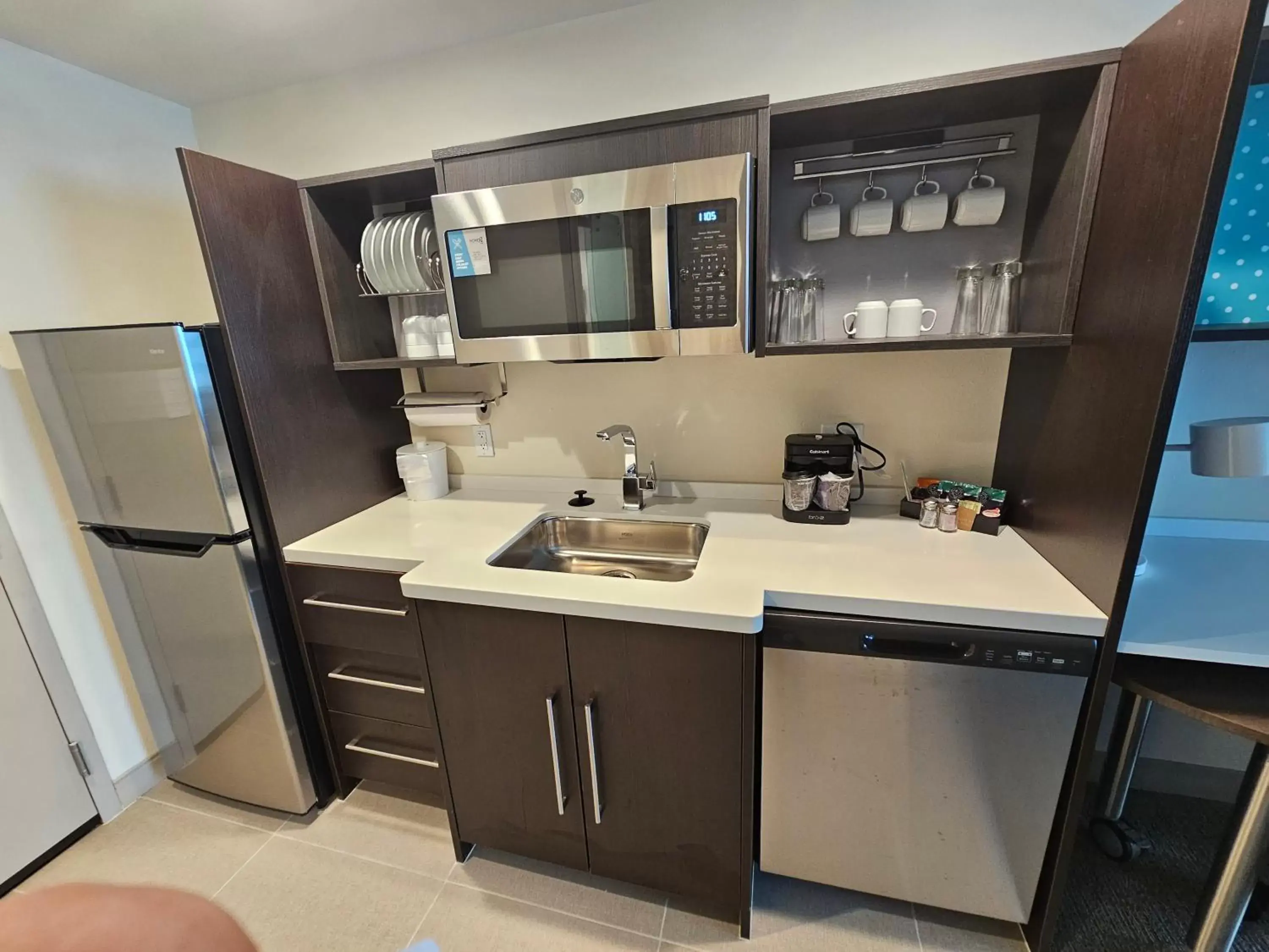 Kitchen or kitchenette, Kitchen/Kitchenette in Home2 Suites By Hilton Allentown Bethlehem Airport