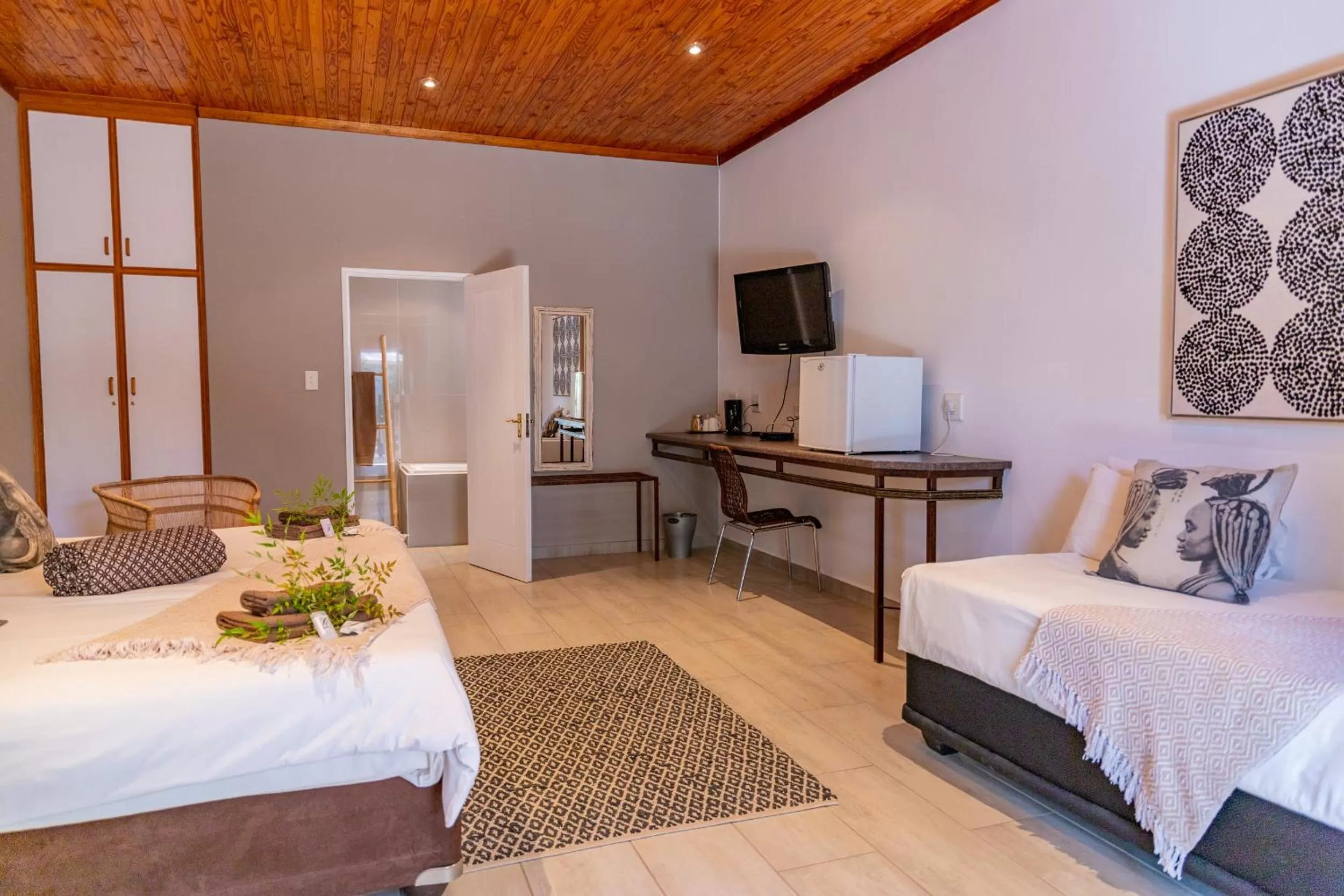 TV and multimedia, Bed in Out of Africa Town Lodge