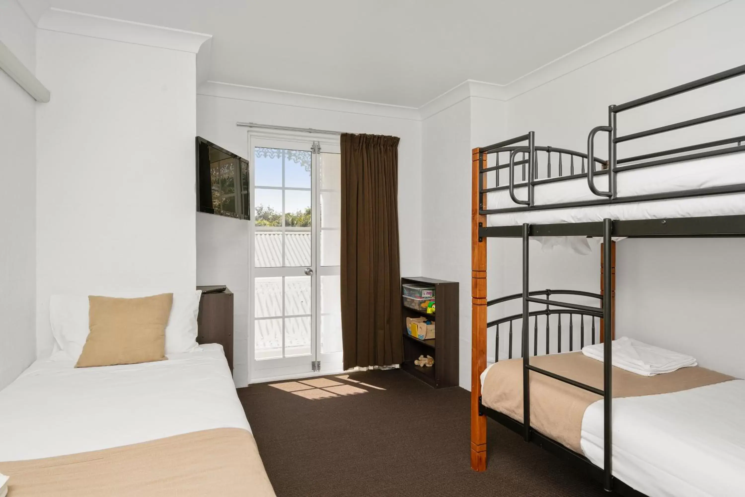 Bedroom, Bunk Bed in Wollongbar Motel
