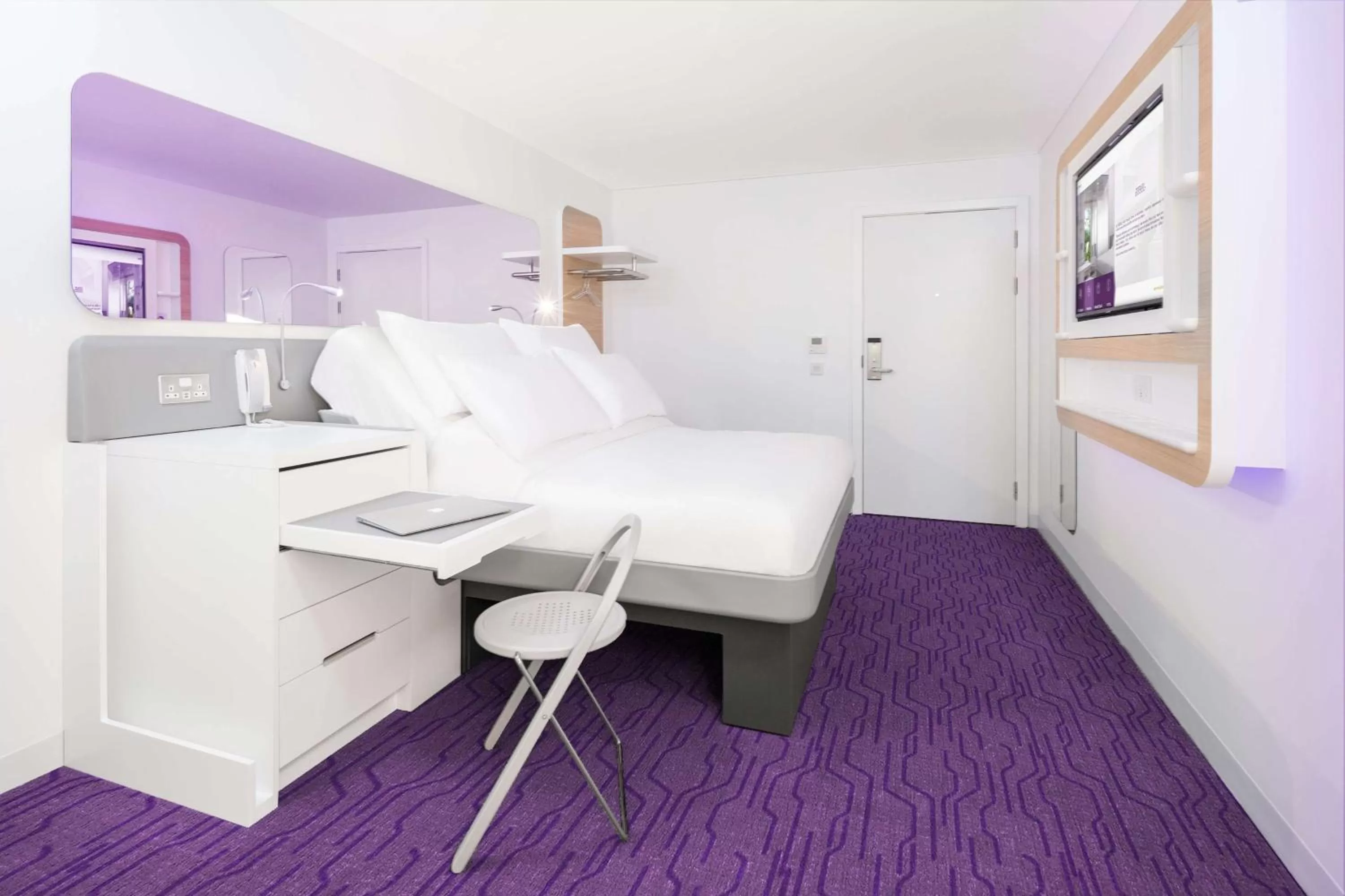 TV and multimedia, Bed in YOTEL Edinburgh