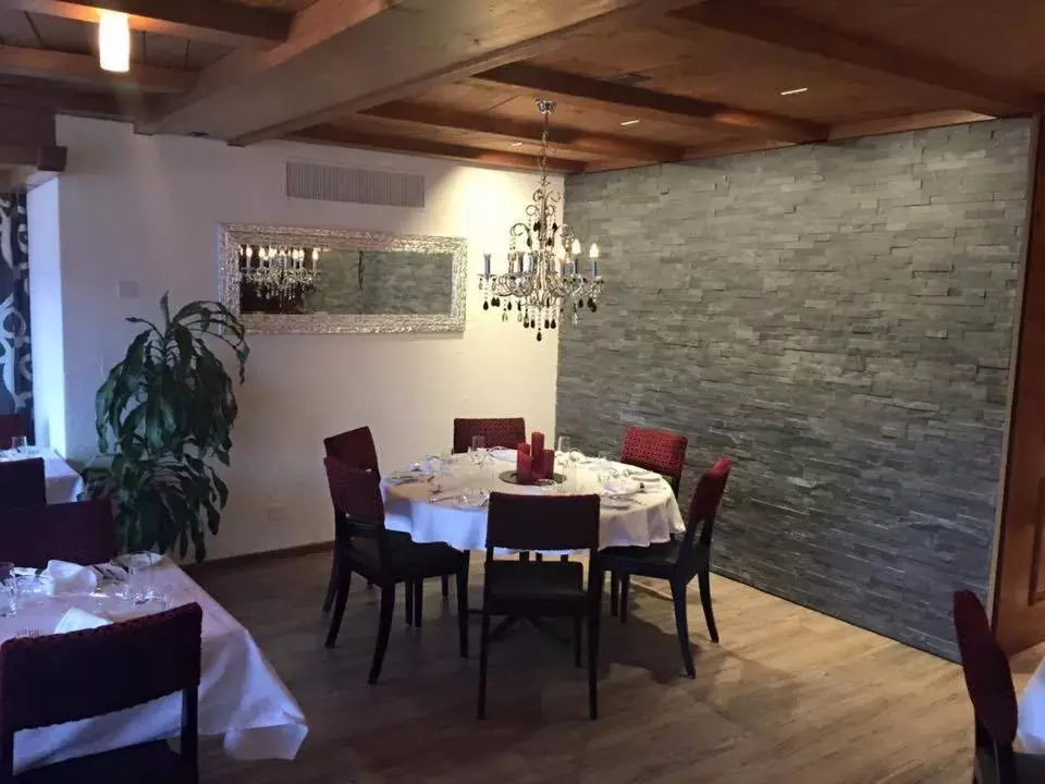 Restaurant/Places to Eat in Hotel Roggerli