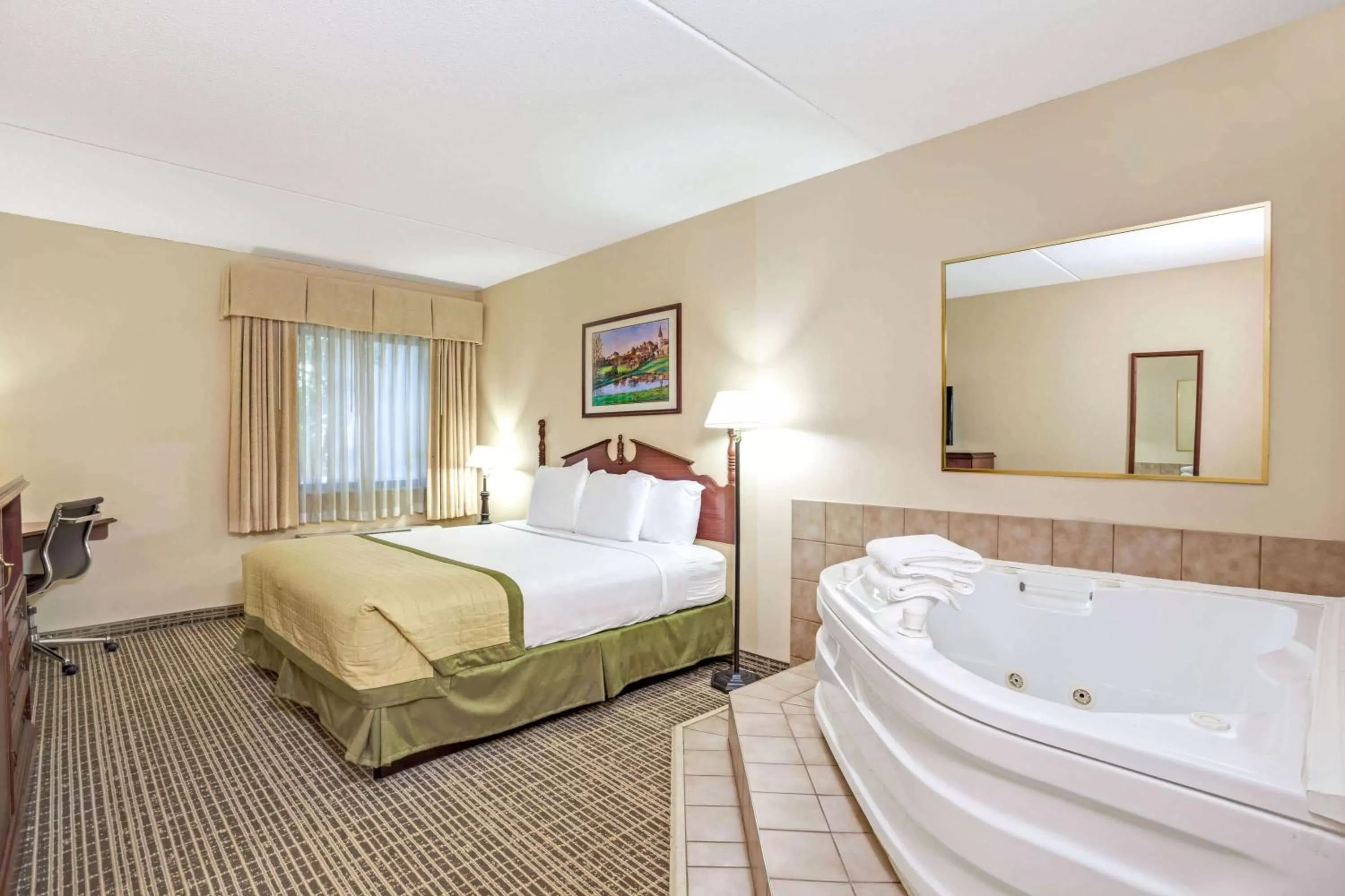 Deluxe King Suite with Spa Bath in Baymont by Wyndham Louisville Airport South