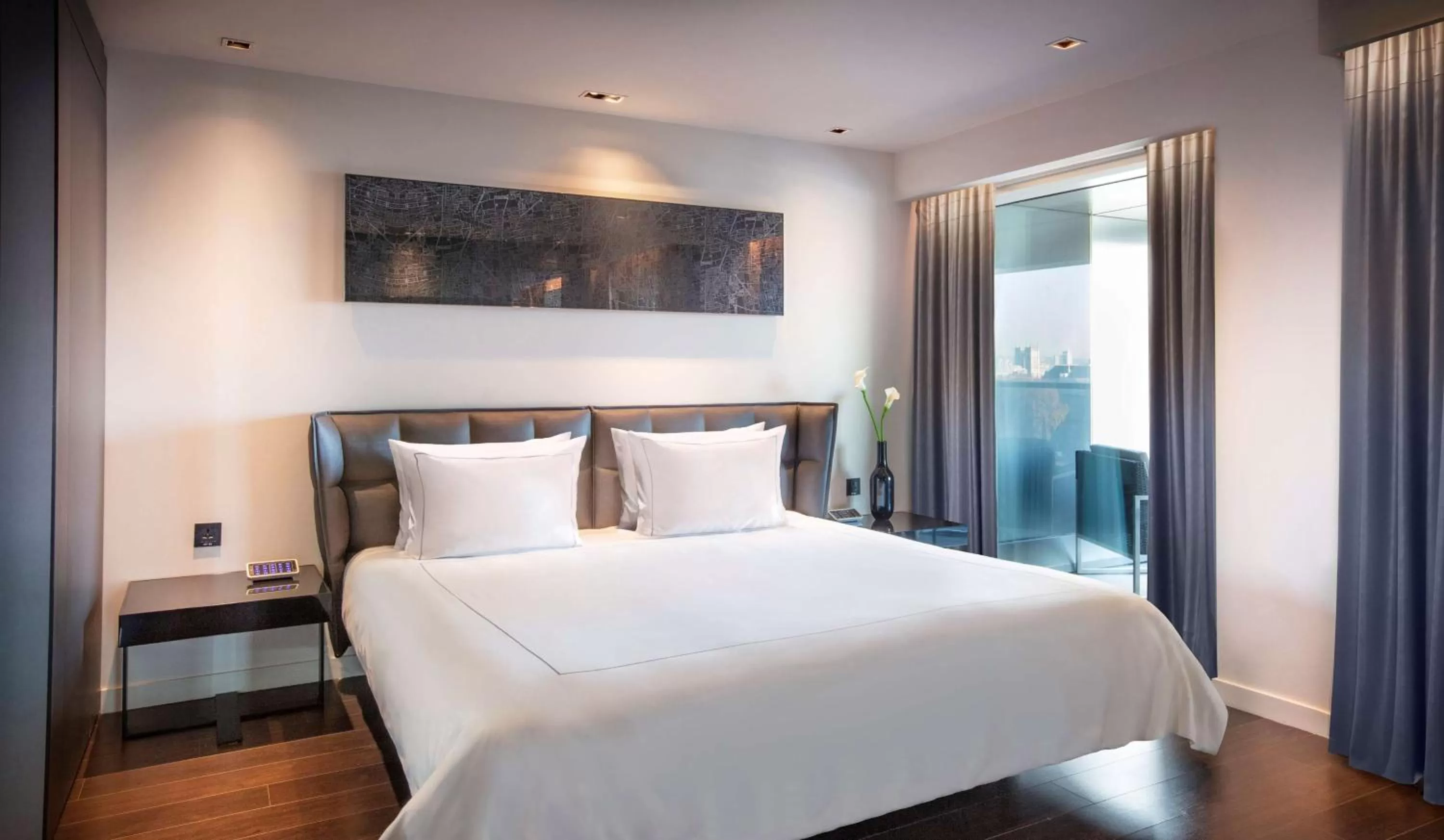 One-Bedroom Suite with Kitchenette and Balcony - River View in Park Plaza London Riverbank