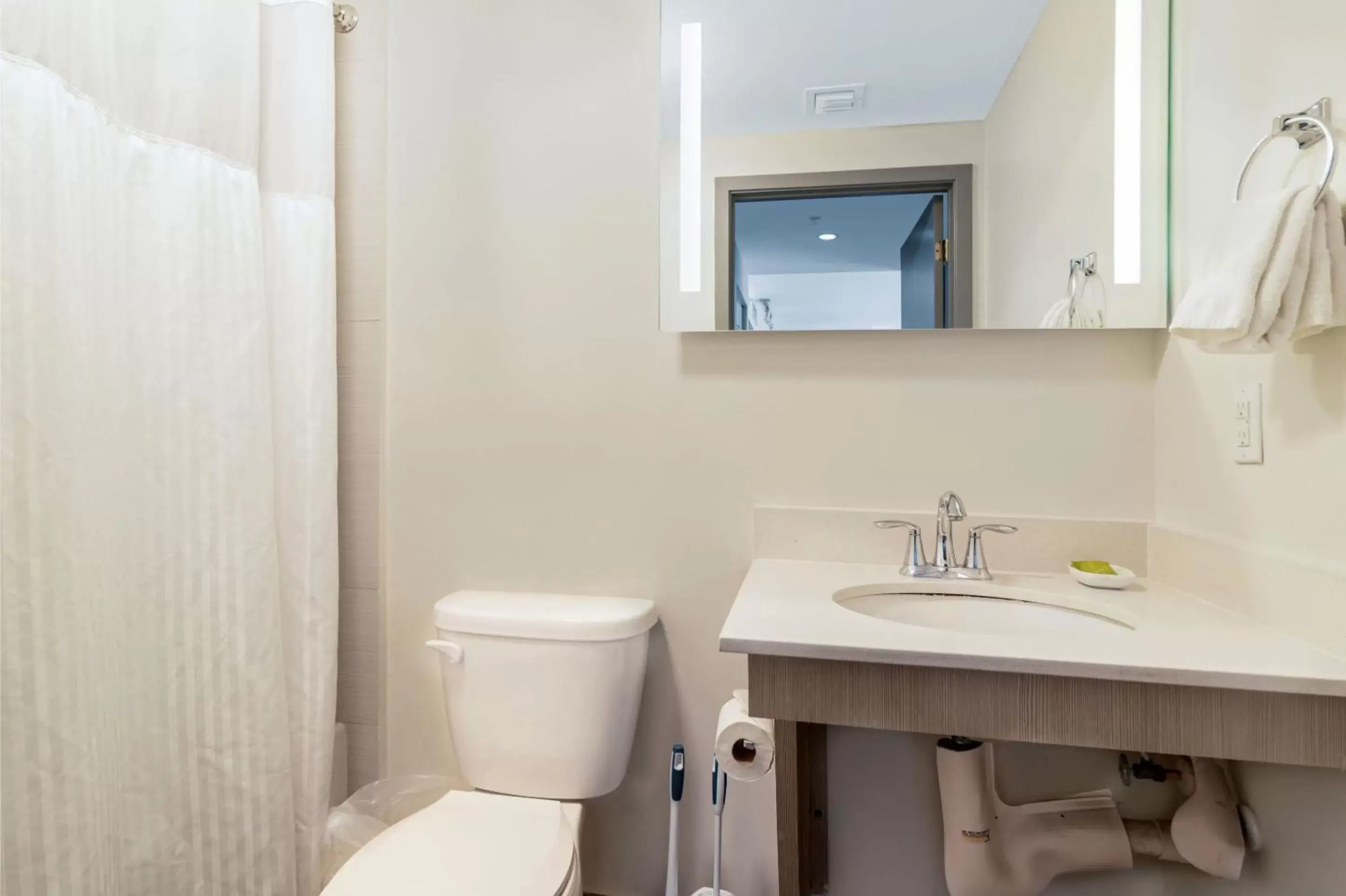Bathroom in Roami at Habitat Brickell