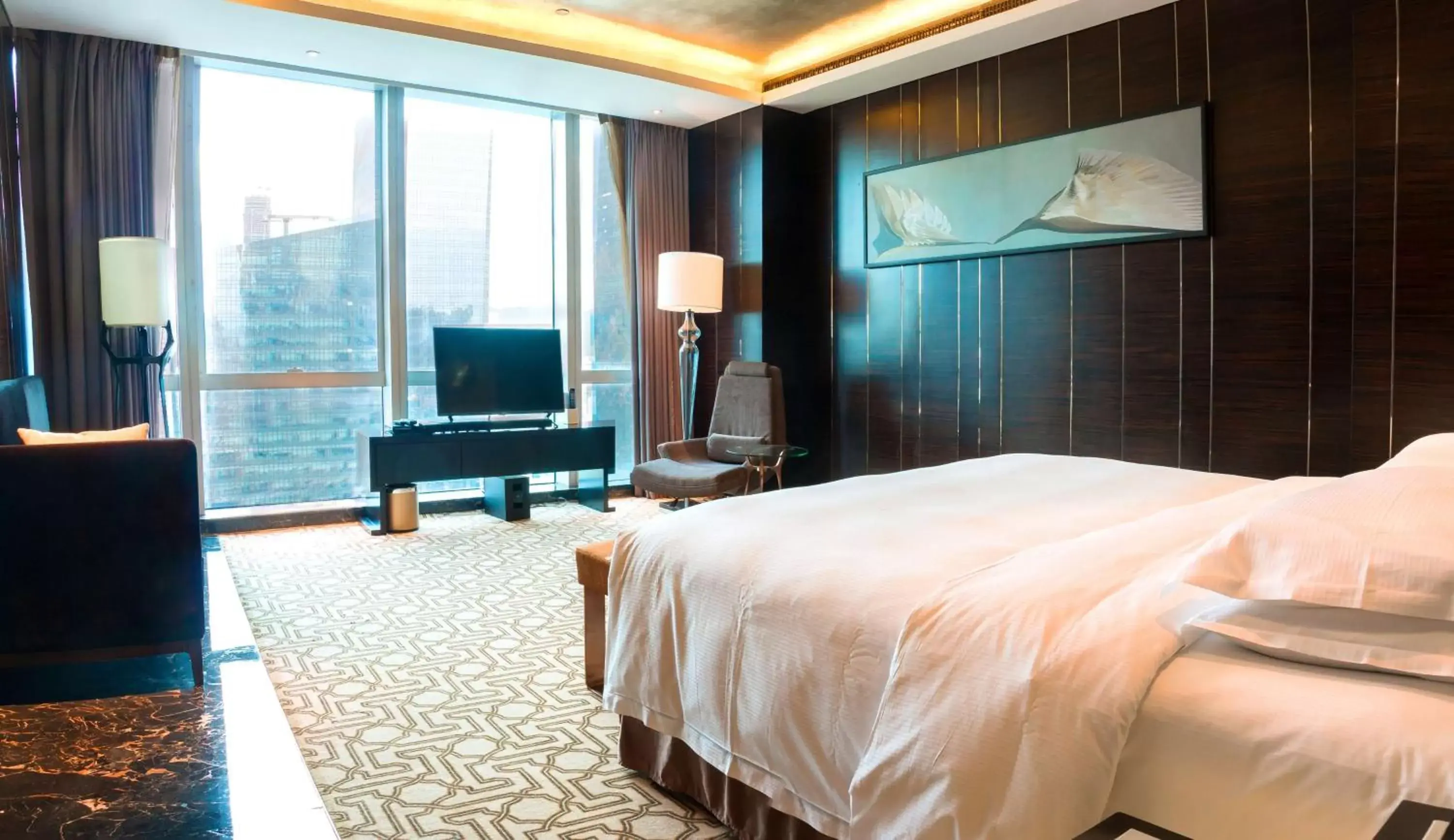 Bed, TV/Entertainment Center in Hilton Shenzhen Futian, Metro Station at Hotel Front Door, Close to Futian Convention & Exhibition Center