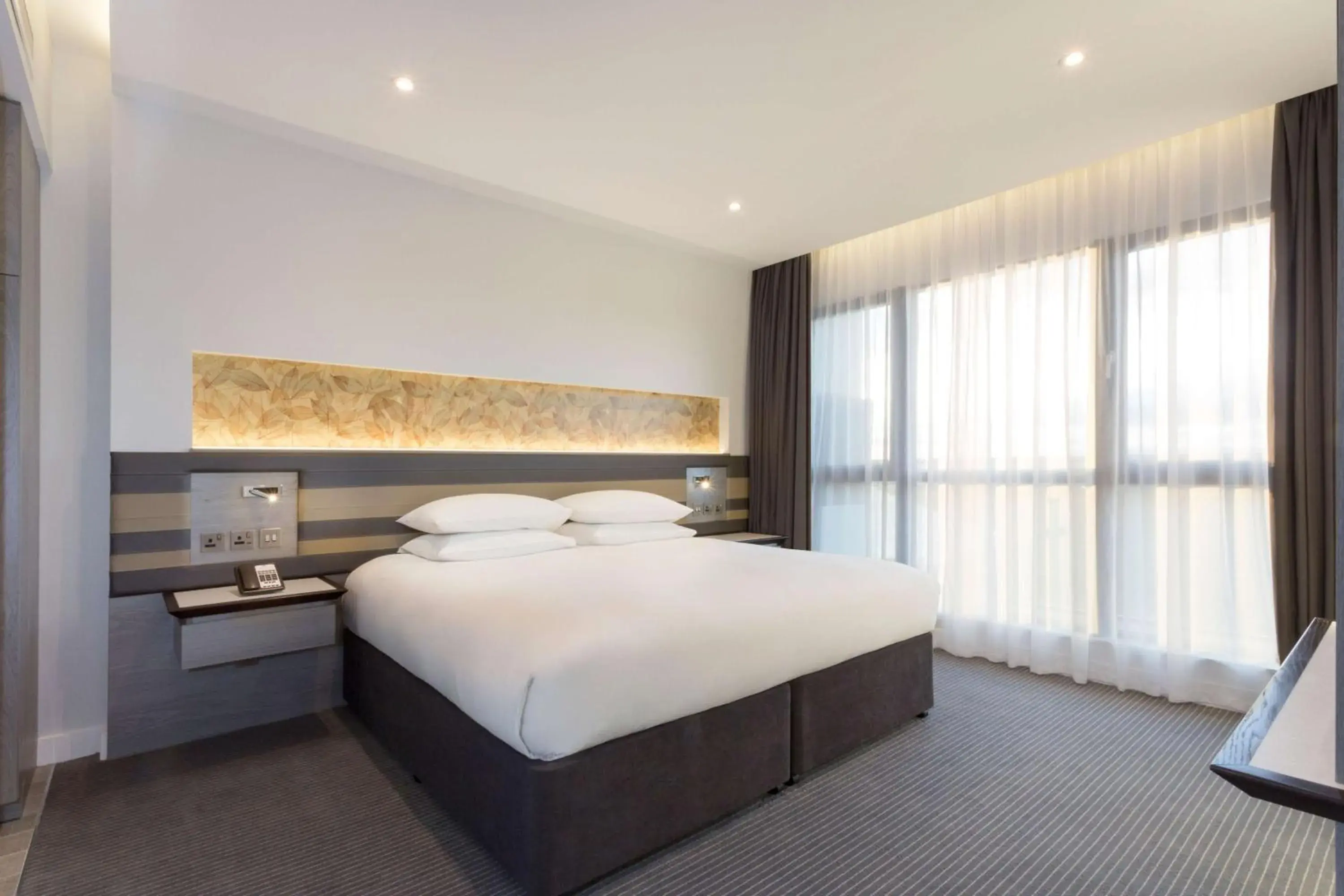 Bed in DoubleTree by Hilton Edinburgh - Queensferry Crossing