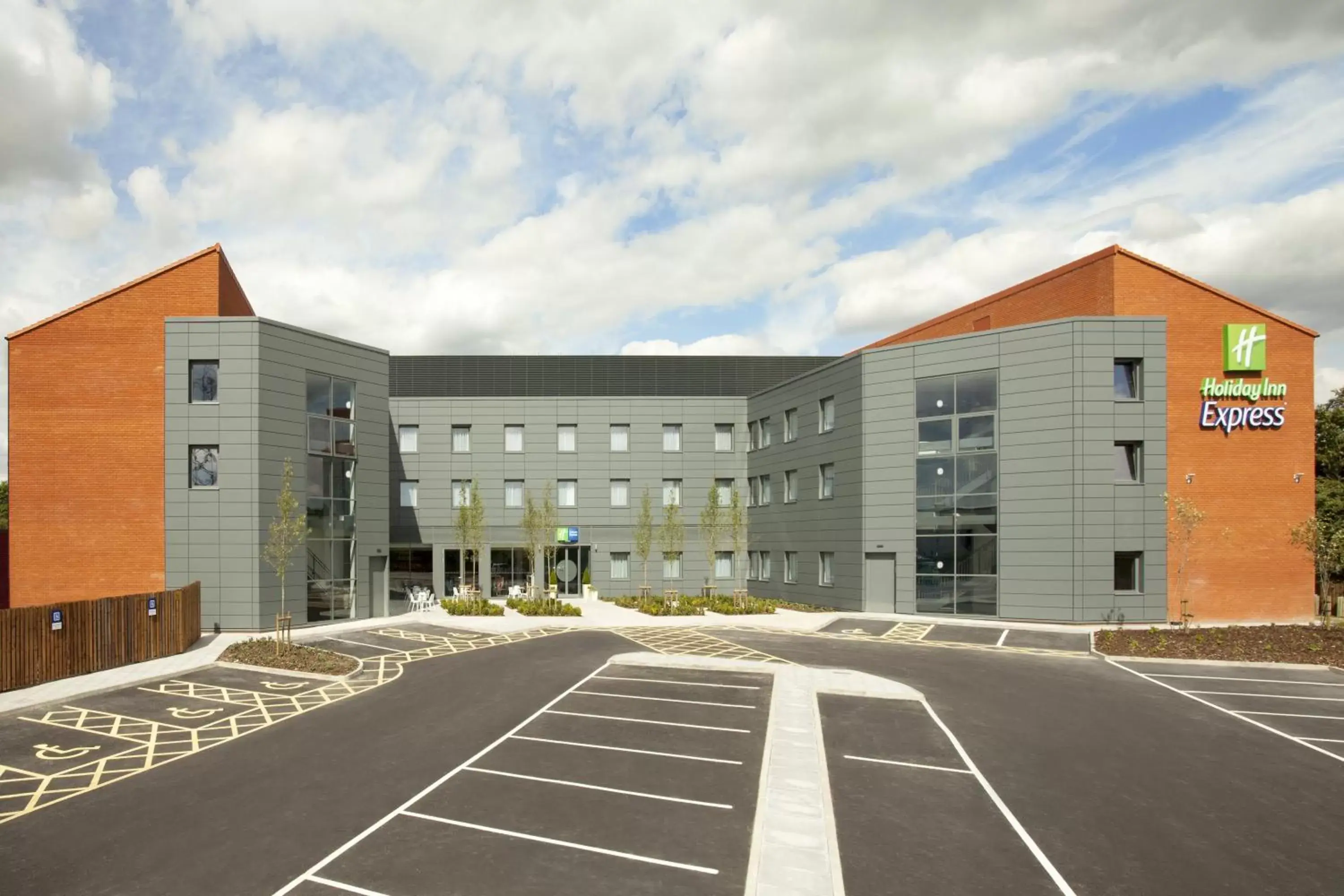Property building in Holiday Inn Express St. Albans - M25, Jct.22