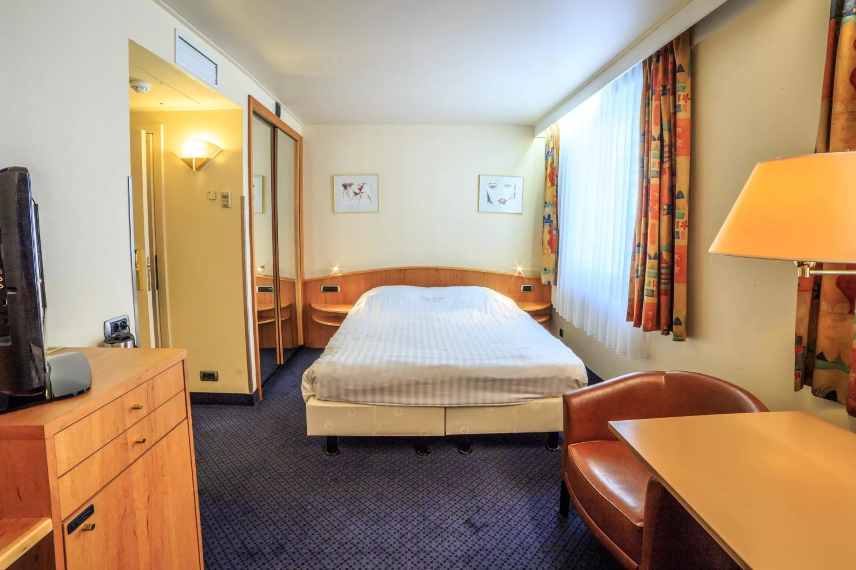 Bedroom, Bed in Hotel Pacific