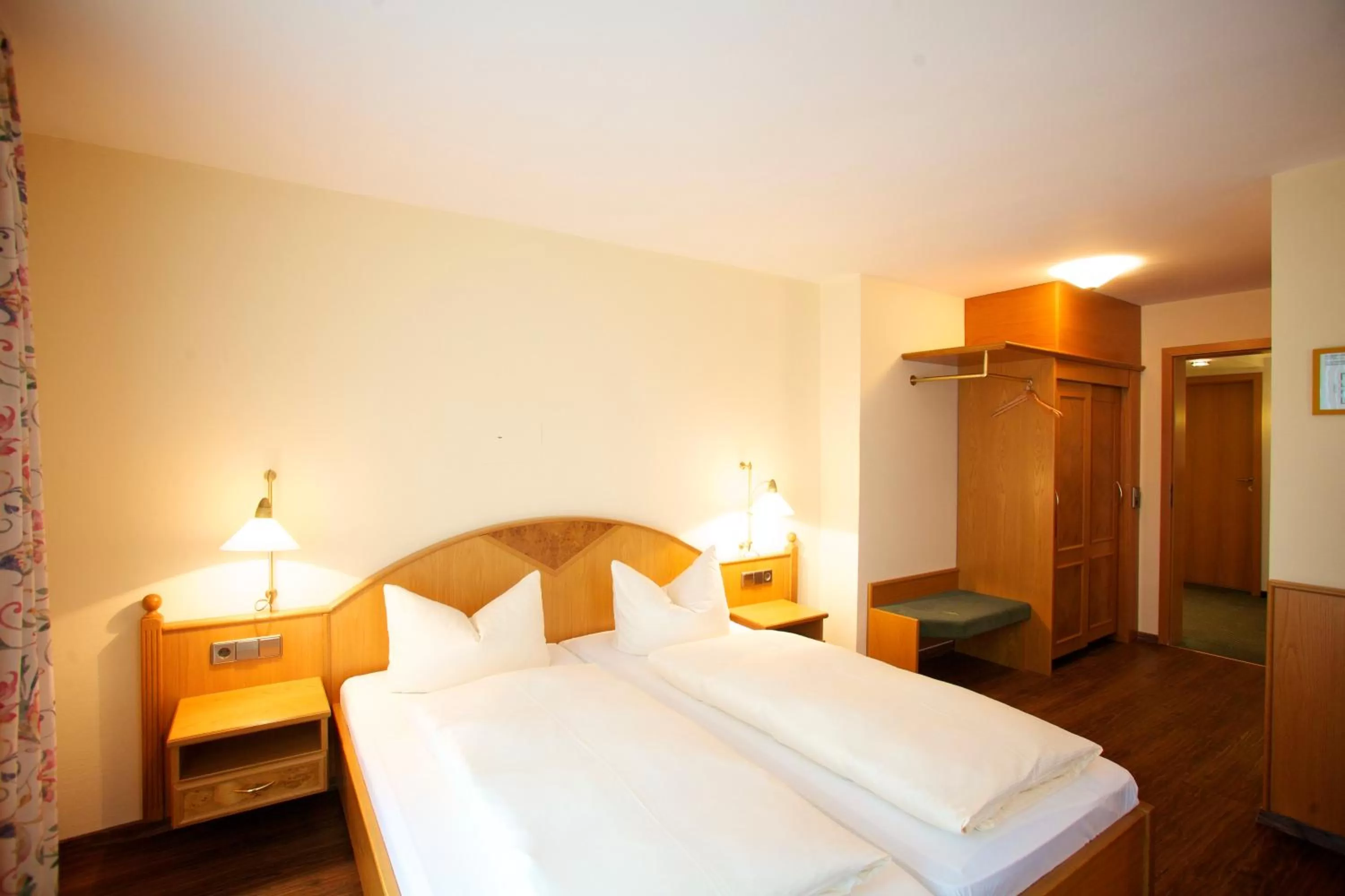 Bed in Hotel & Restaurant Dornweiler Hof