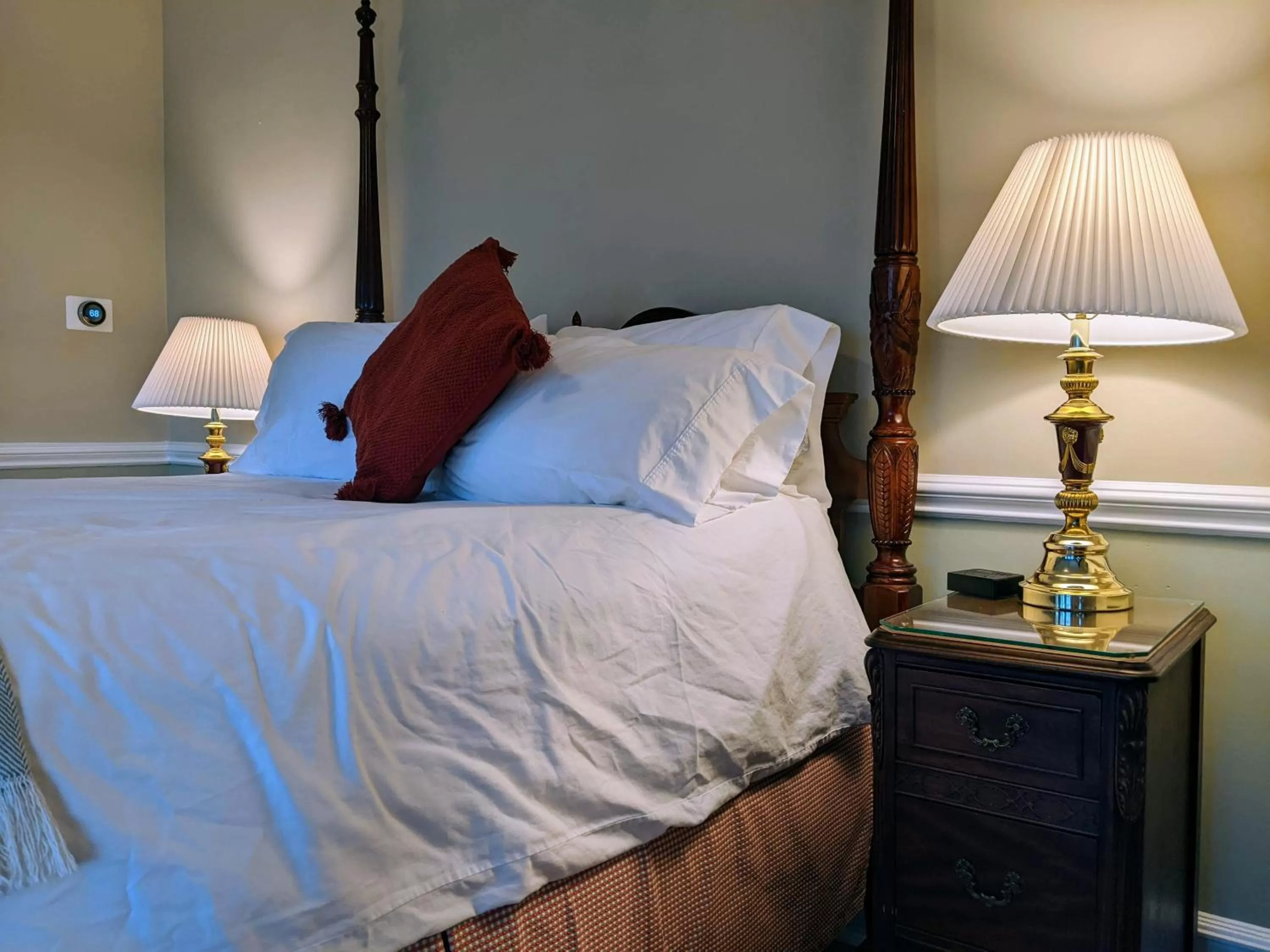 Bed in Stanton House Inn