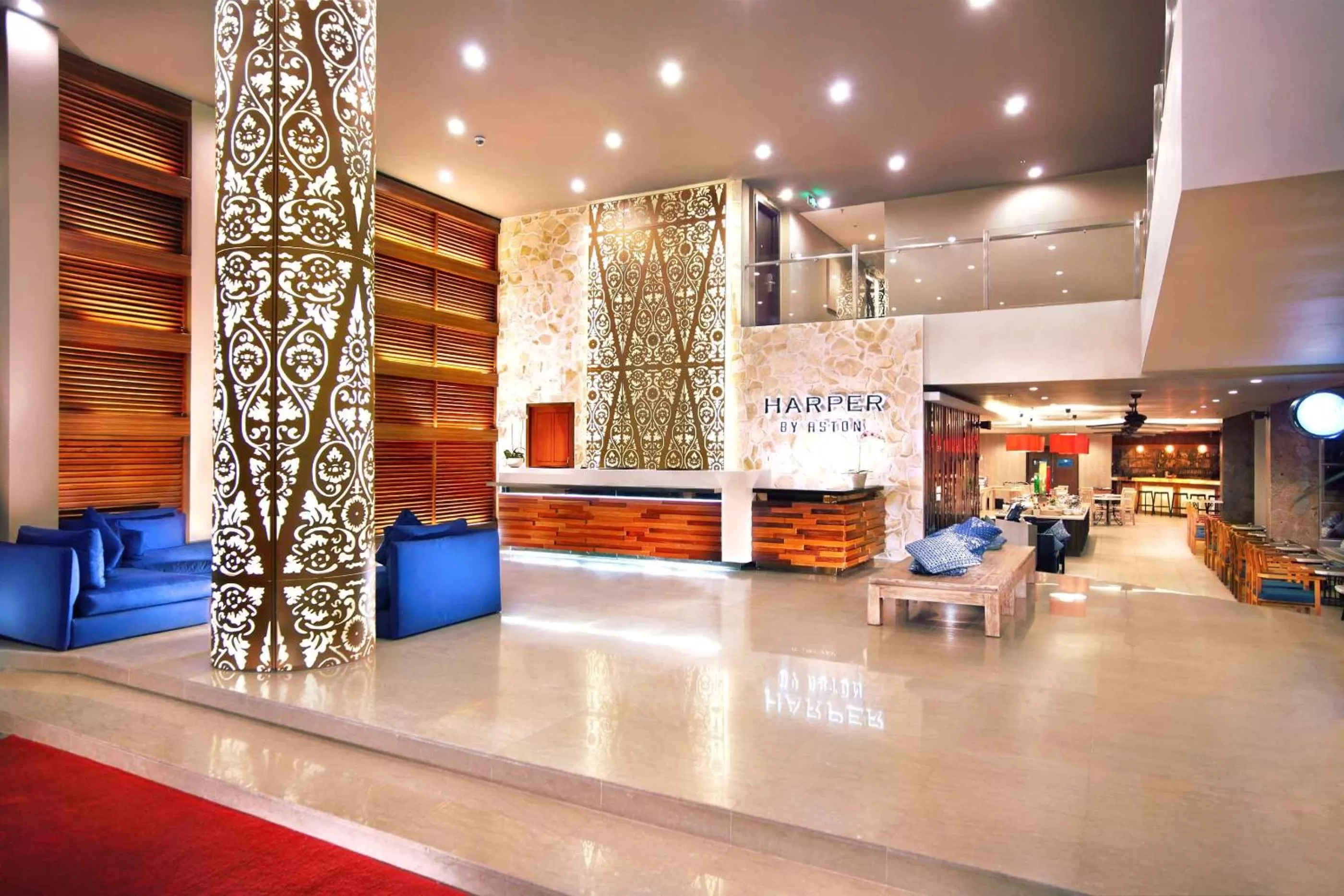 Lobby or reception in Harper Kuta Hotel by ASTON