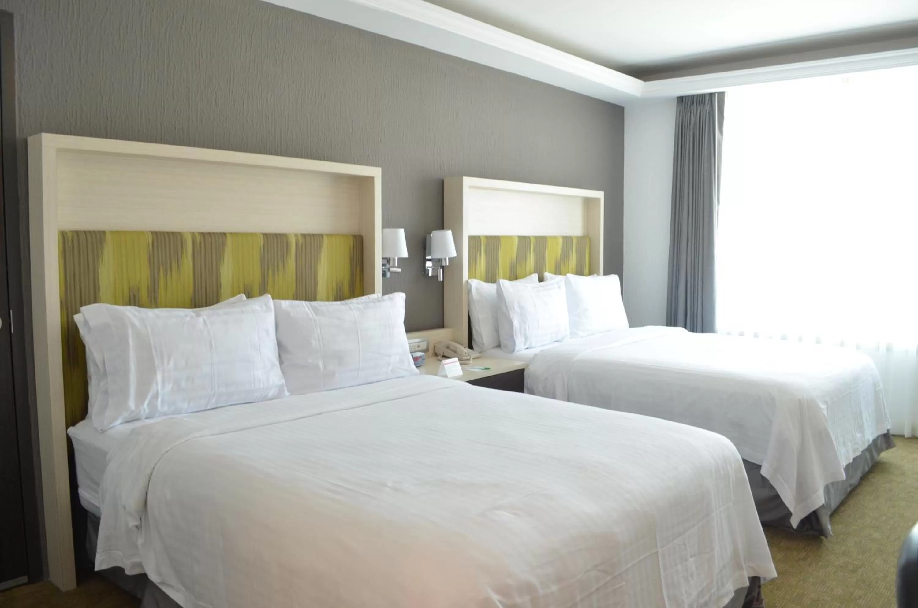 Photo of the whole room, Bed in Holiday Inn Queretaro Zona Diamante by IHG