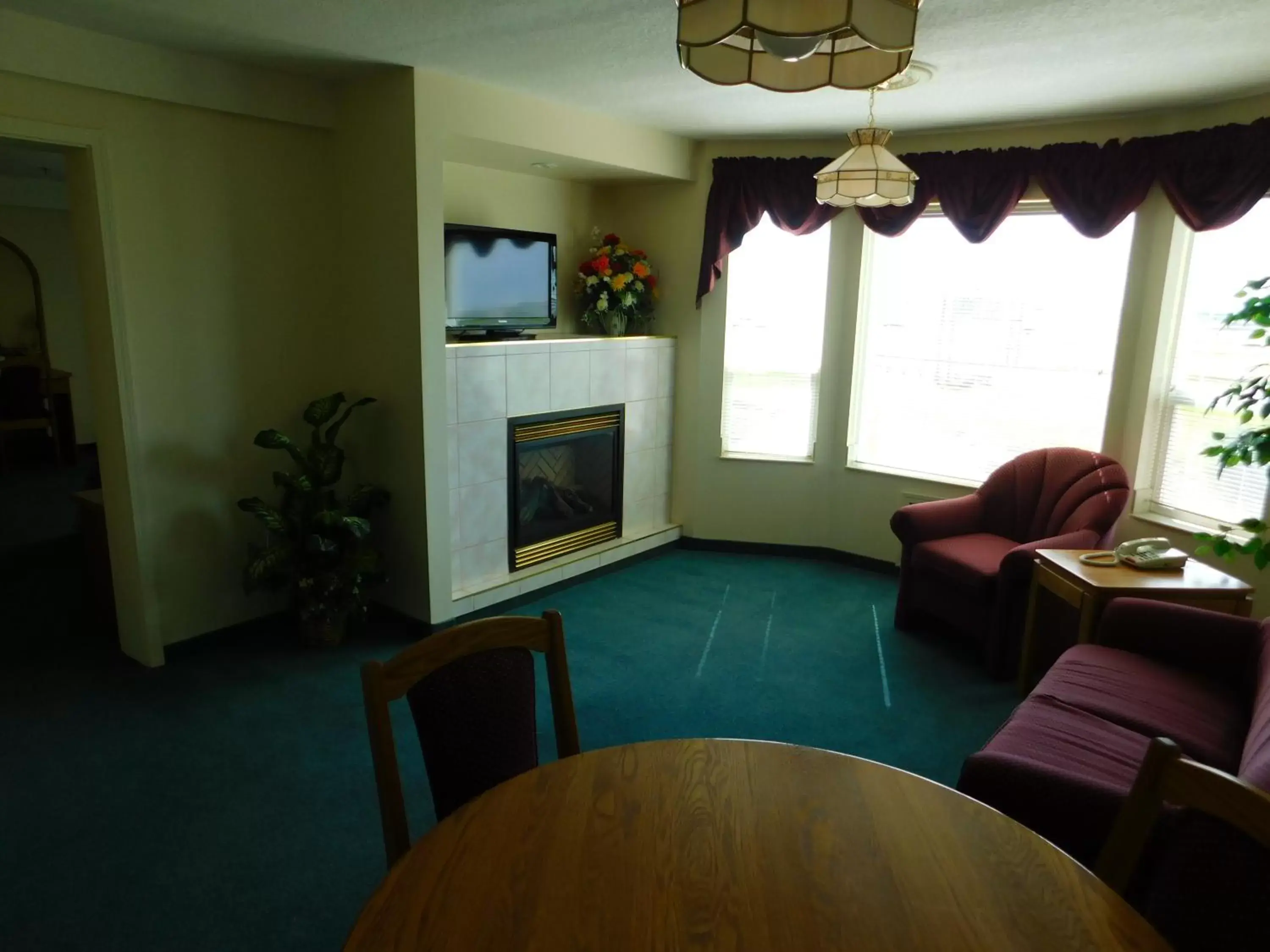 Living room, Lobby/Reception in Western Budget Motel Leduc #3