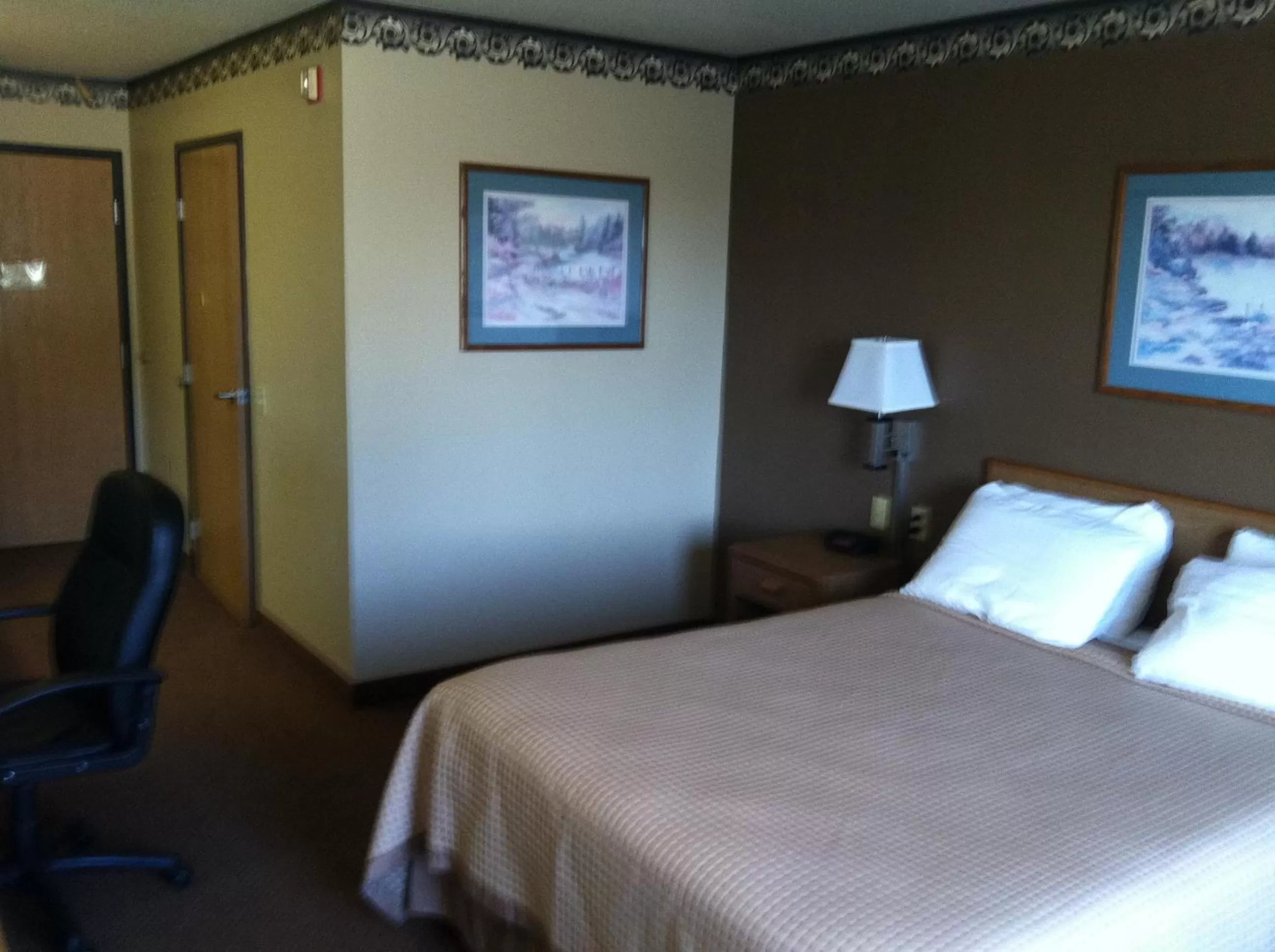 Bed in Days Inn by Wyndham Worthington