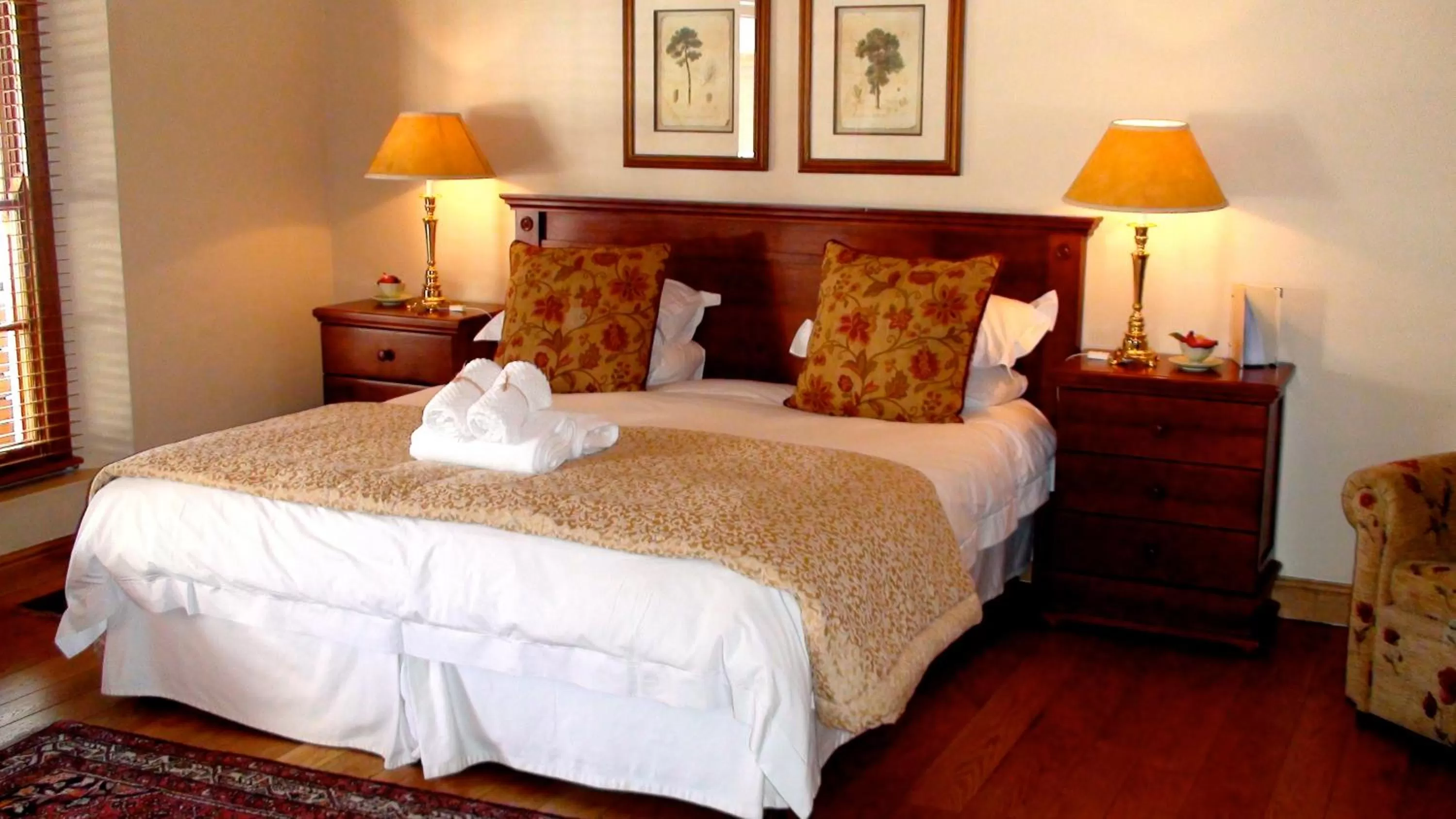 Bedroom, Bed in De Hoek Manor