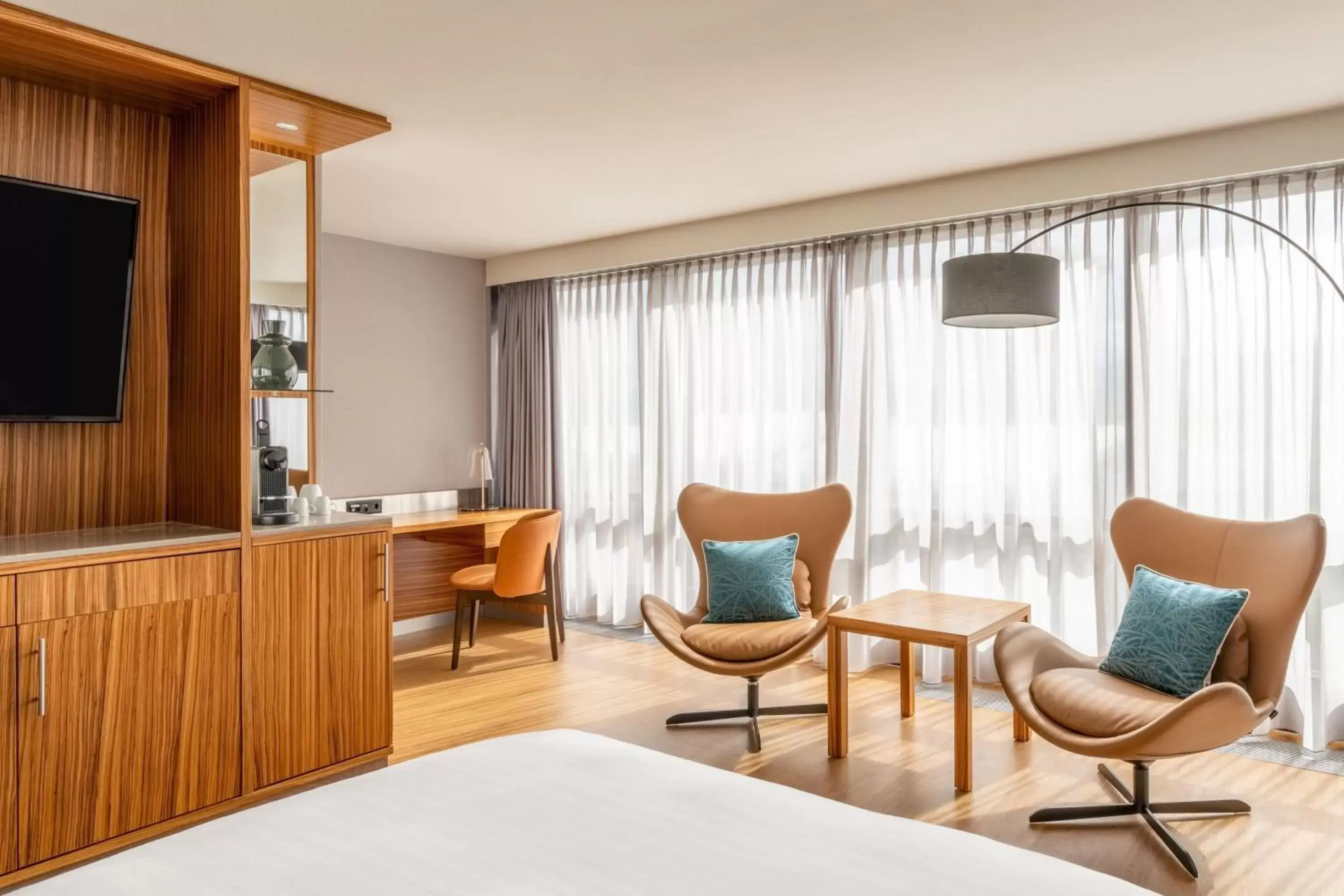 Bedroom, Seating Area in Zurich Marriott Hotel