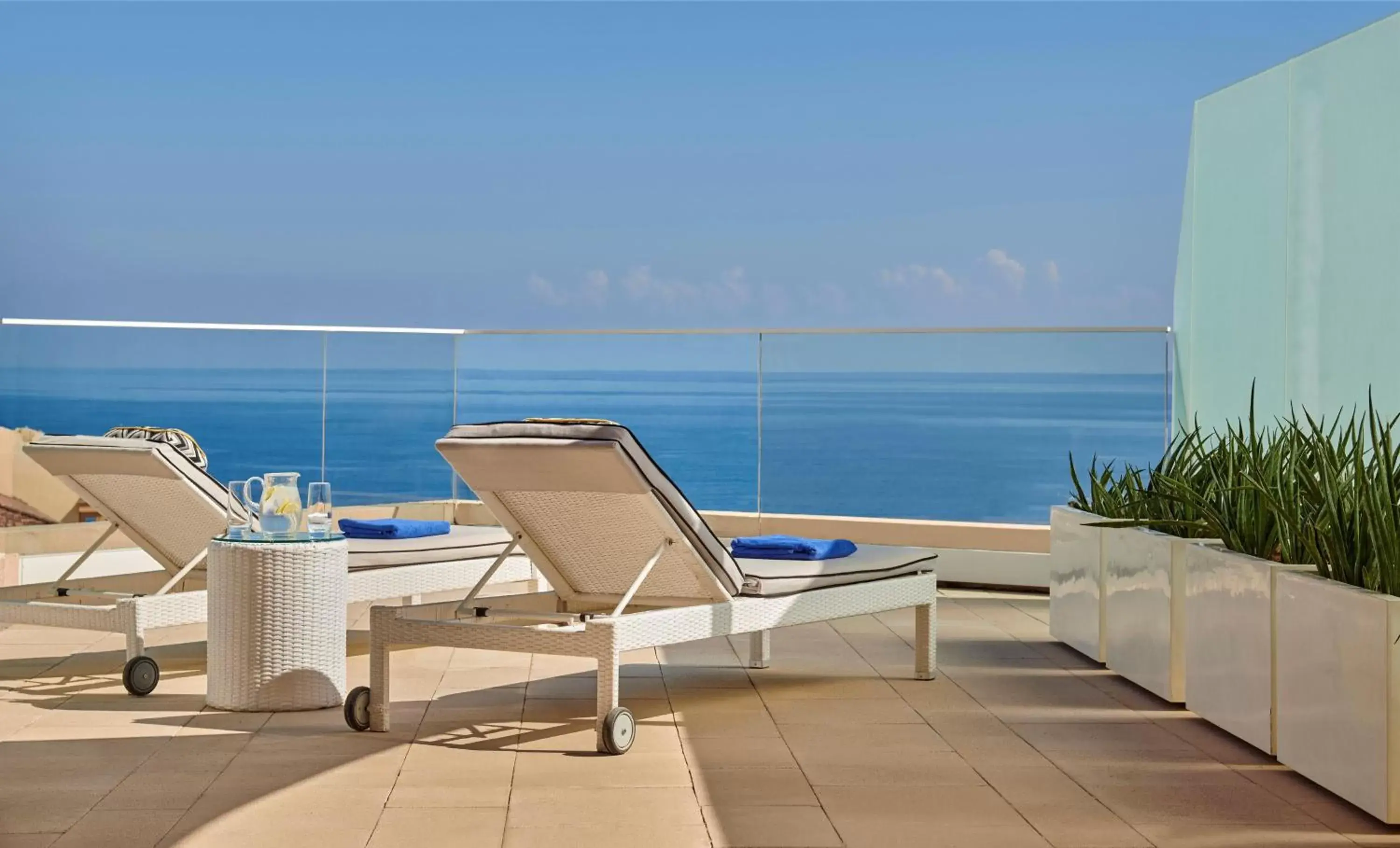 Balcony/Terrace, Sea View in Fairmont Fujairah Beach Resort