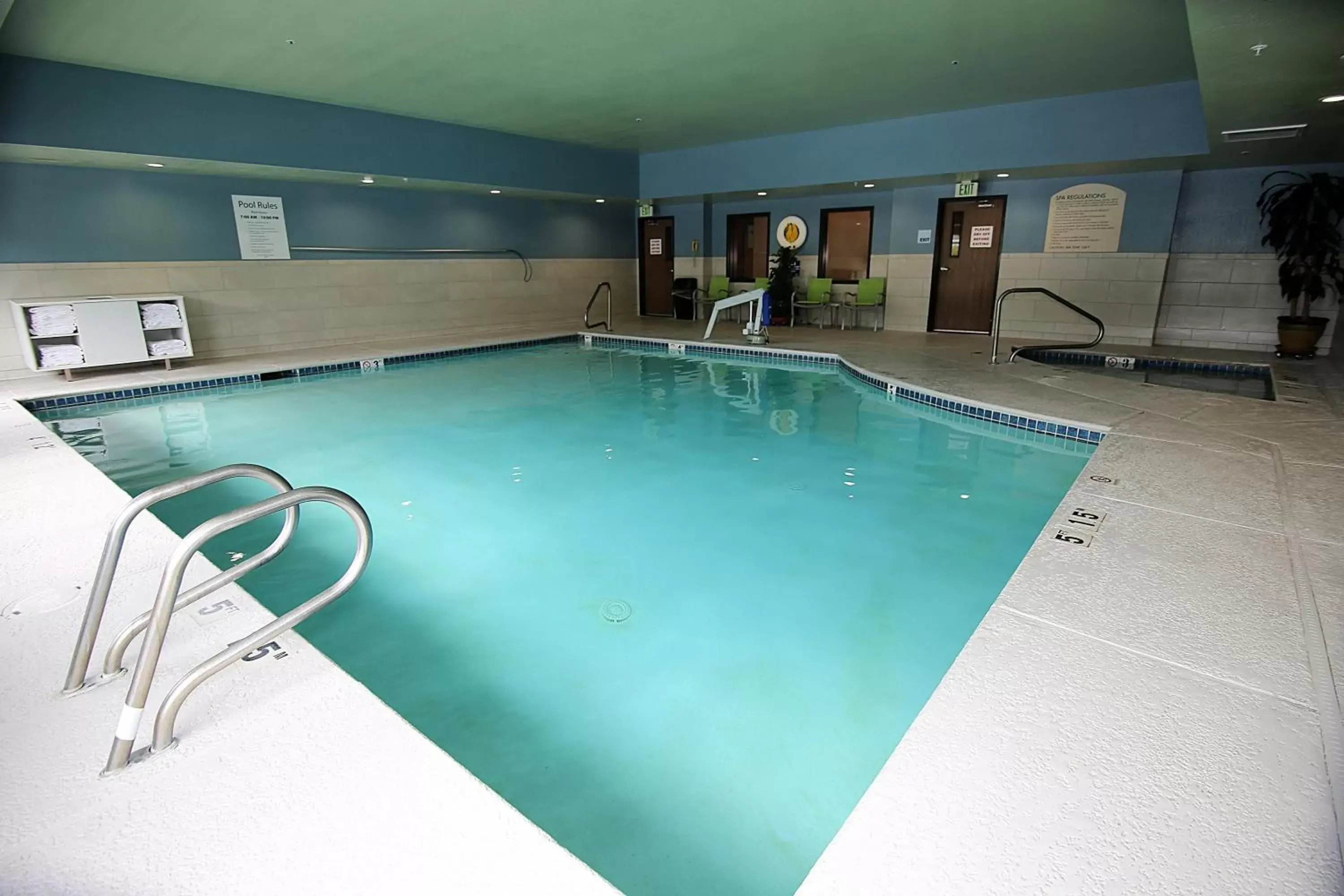 Swimming Pool in Holiday Inn Express Hotel & Suites Ashland, an IHG Hotel